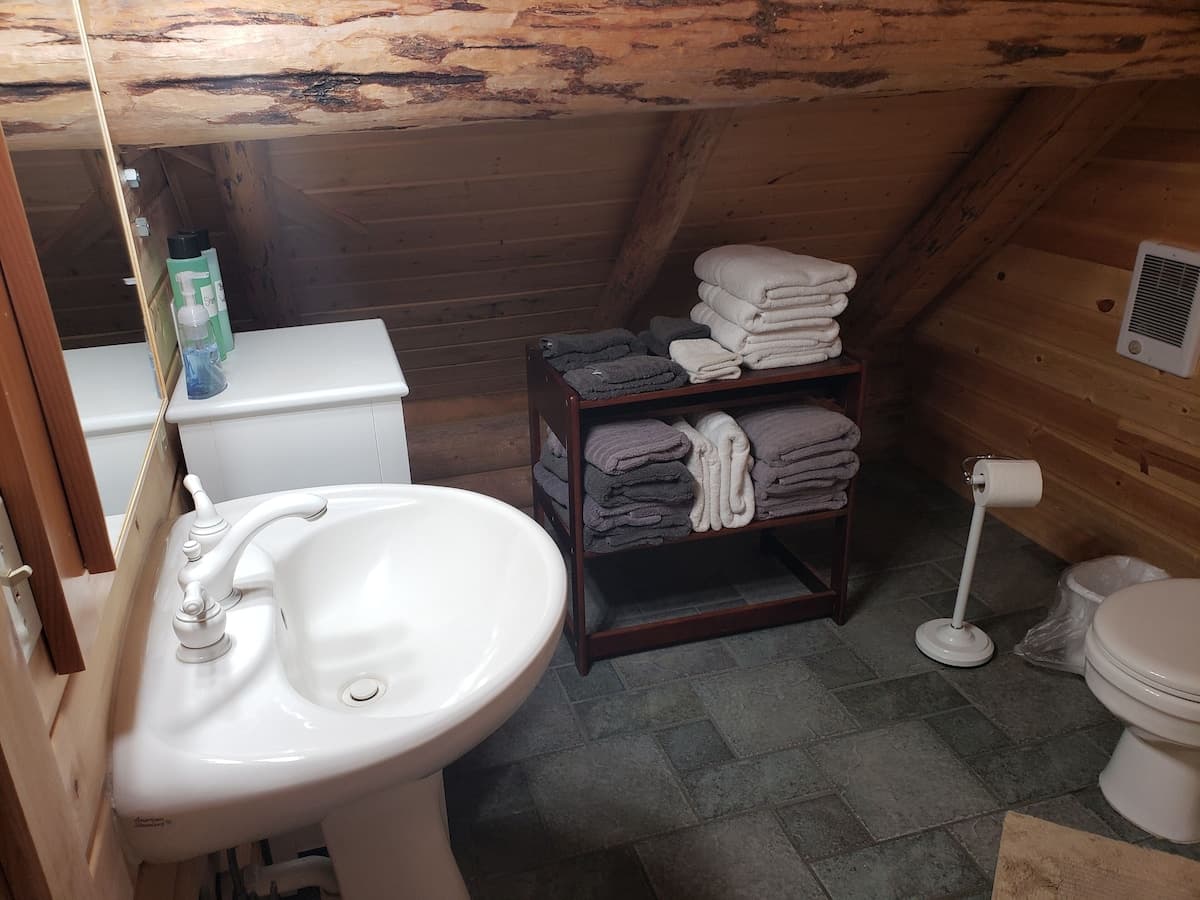 Upstairs bathroom with plenty of towels for all.
