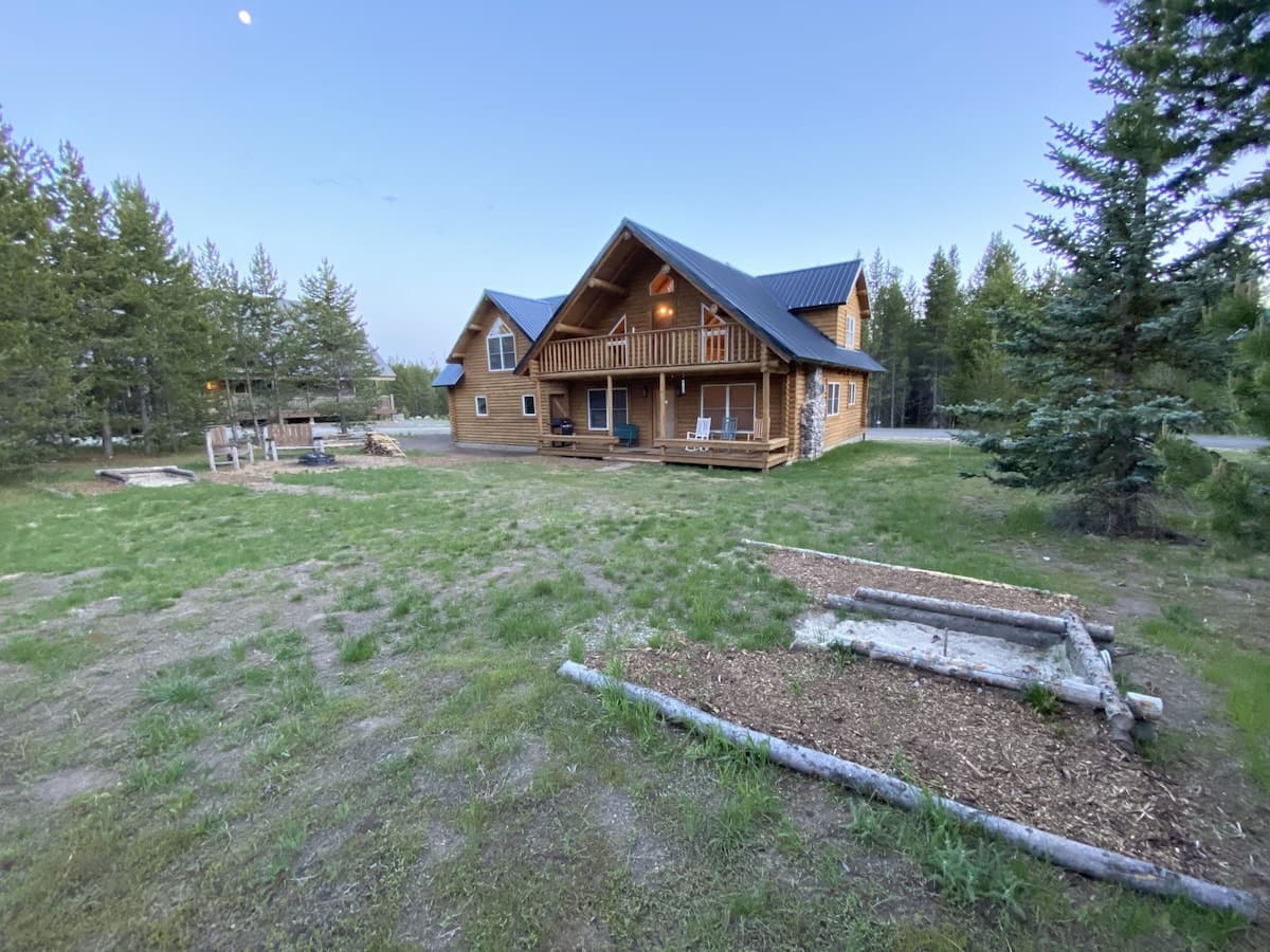 Surrounded by tall fragrant pines and expansive greenery, the beautiful cabin is a great place to get away from it all.