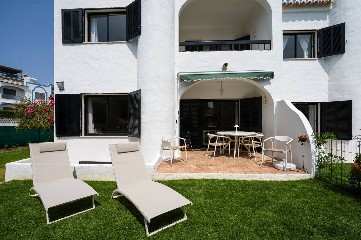 Enjoy your private garden with sun loungers and a full dining set, ideal for relaxing and taking in the fresh air and sun. 

Please mind it isn’t a fully fenced garden, so no pets and children should be left unattended.