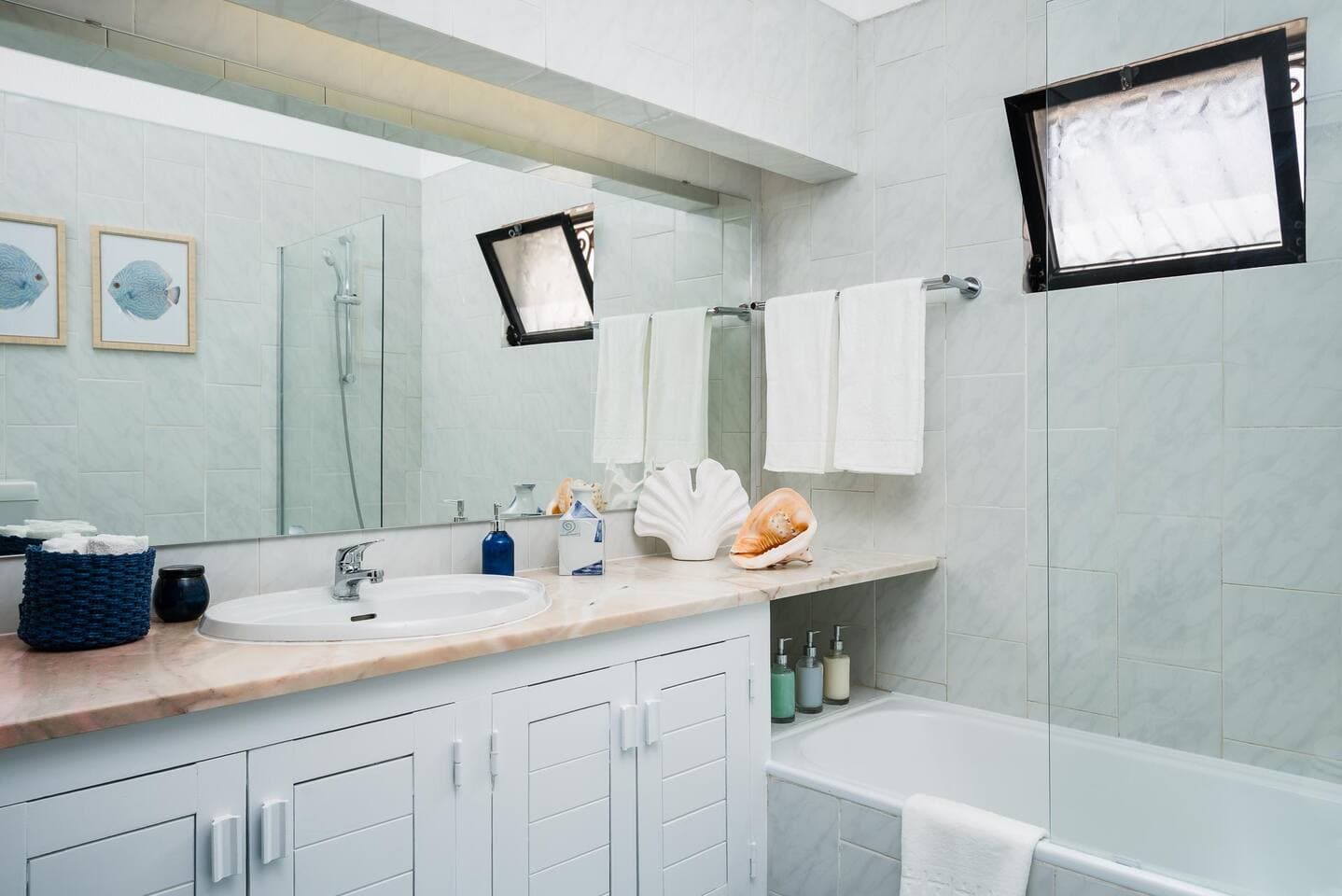 Full bathroom attached to master bedroom, with bath, bidet and hair dryer. All bathrooms come with fresh towels and essentials 