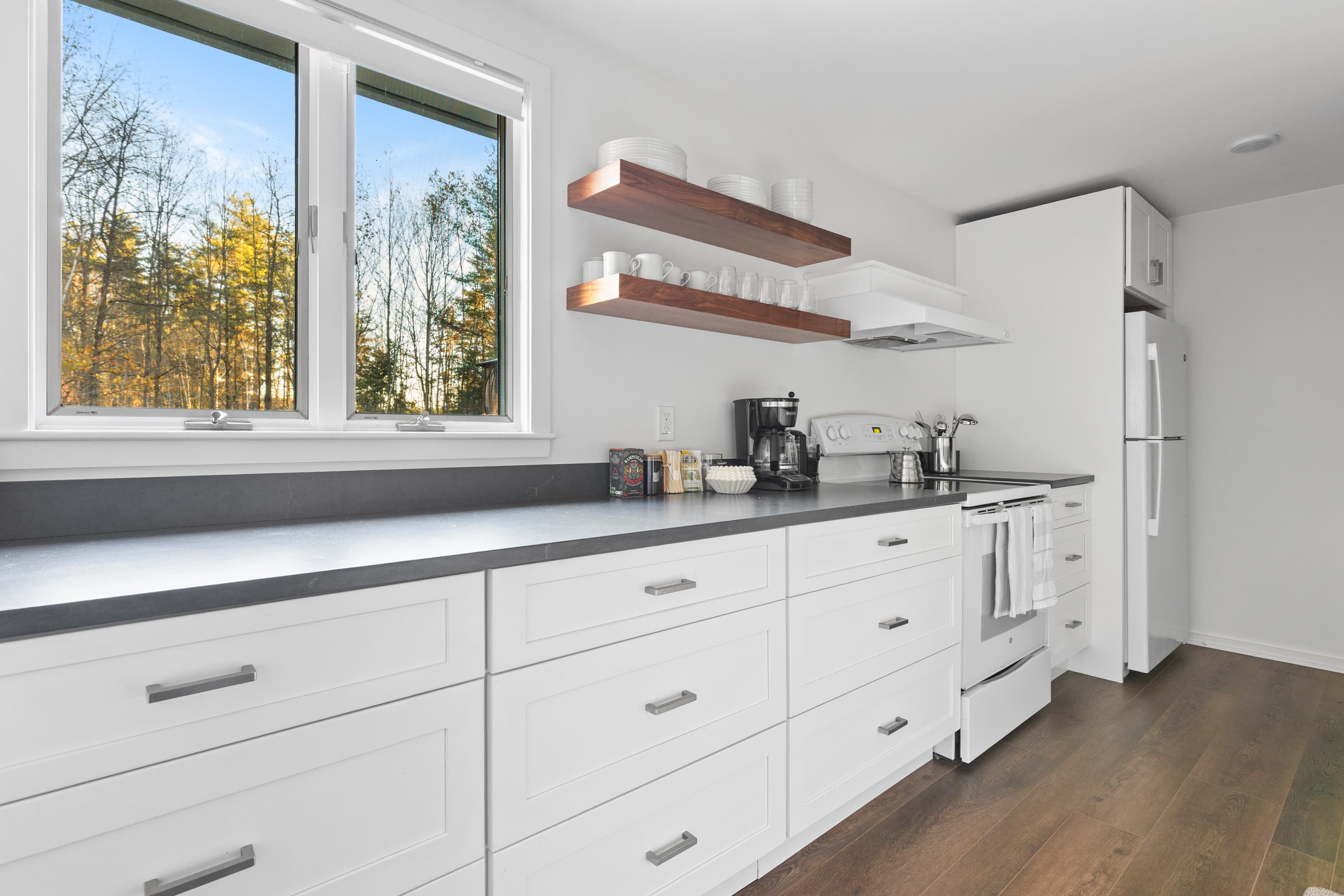 Stylish Kitchen: Whip up culinary delights surrounded by nature's stunning backdrop!