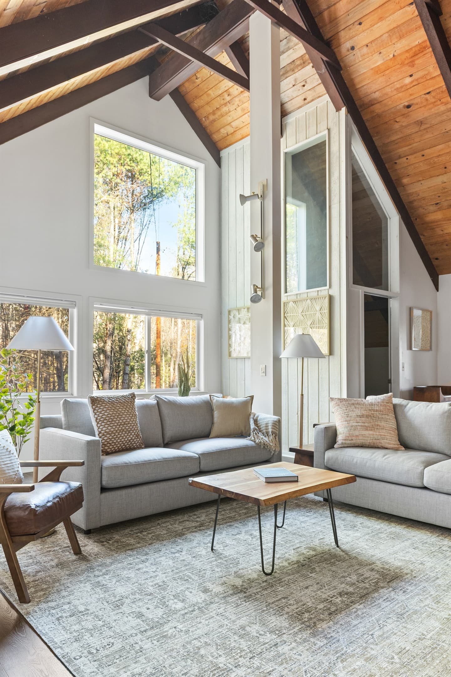 Cozy inside and Forest outside; enjoy the silence