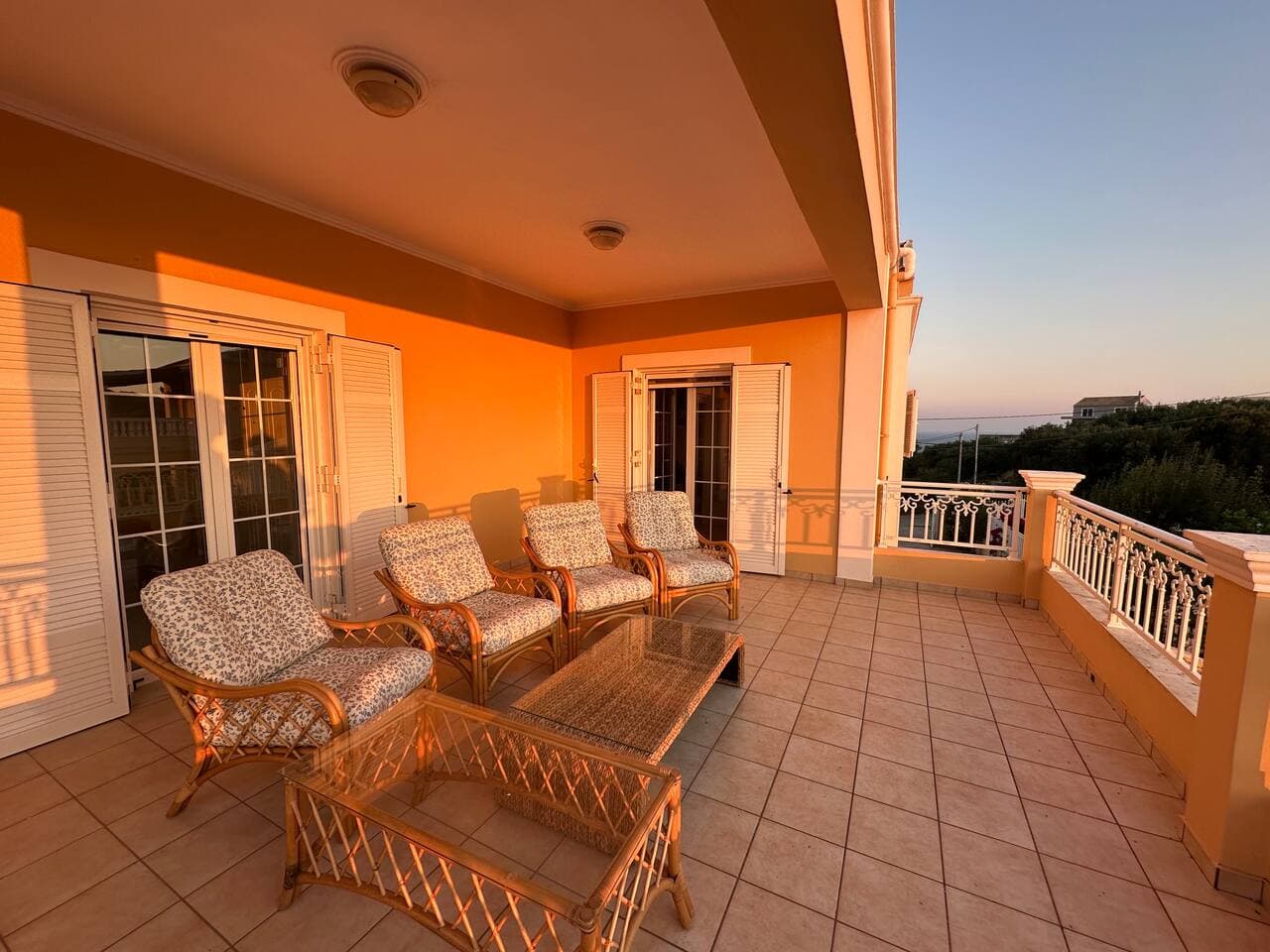 Large Terrasse with seaview