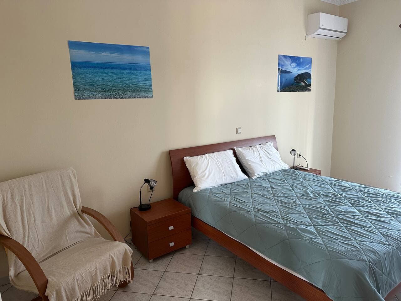 Upper floor room 2 with double bed, AC and balcony