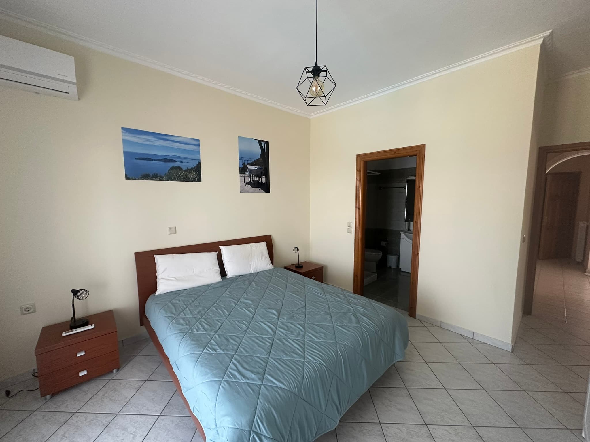 Room n°1 ensuite with AC and balcony