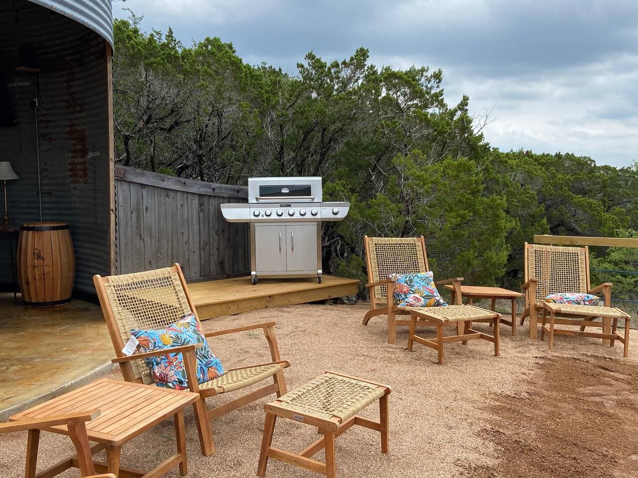 Grill or Lounge under the stars 