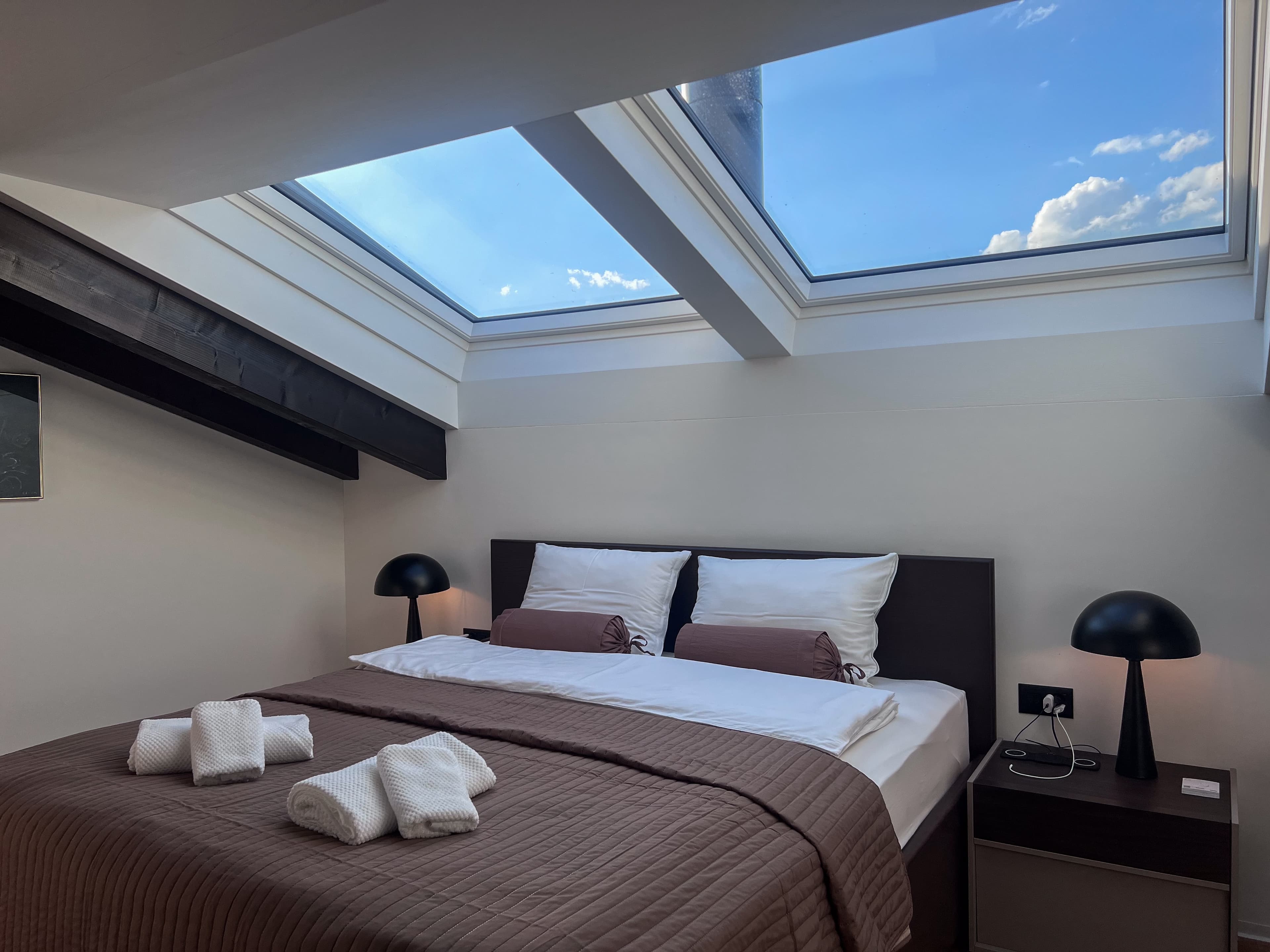 53 villa-tauris-emmetten-Schlafzimmer-berg-see-panorama-balkon