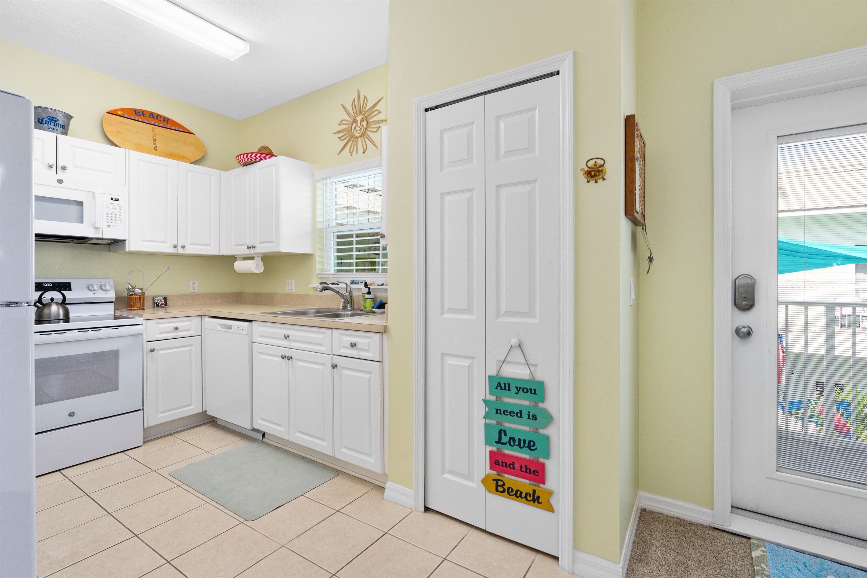 Fully Equipped Kitchen!