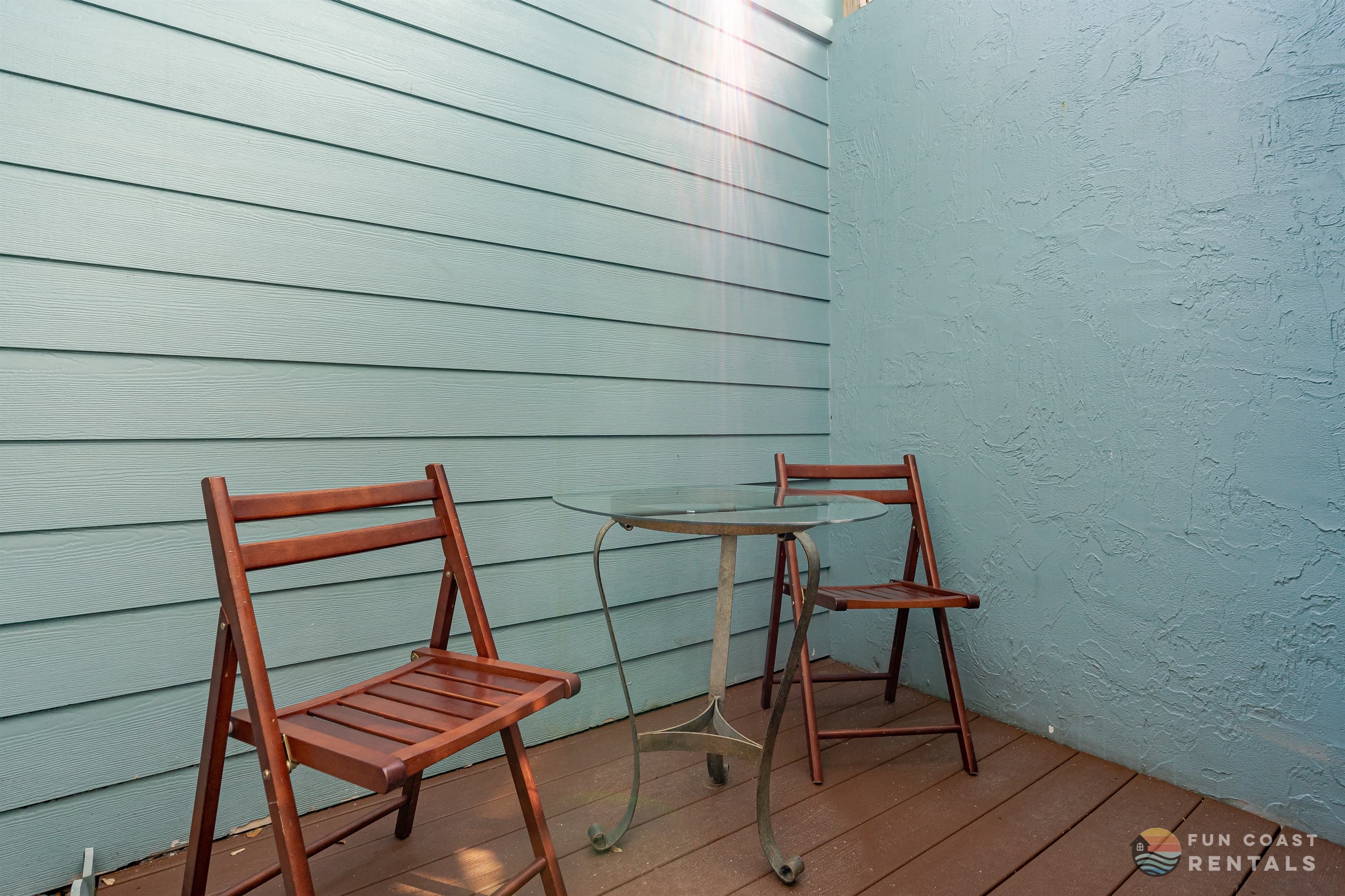 Sitting Area - Perfect for morning coffee!
