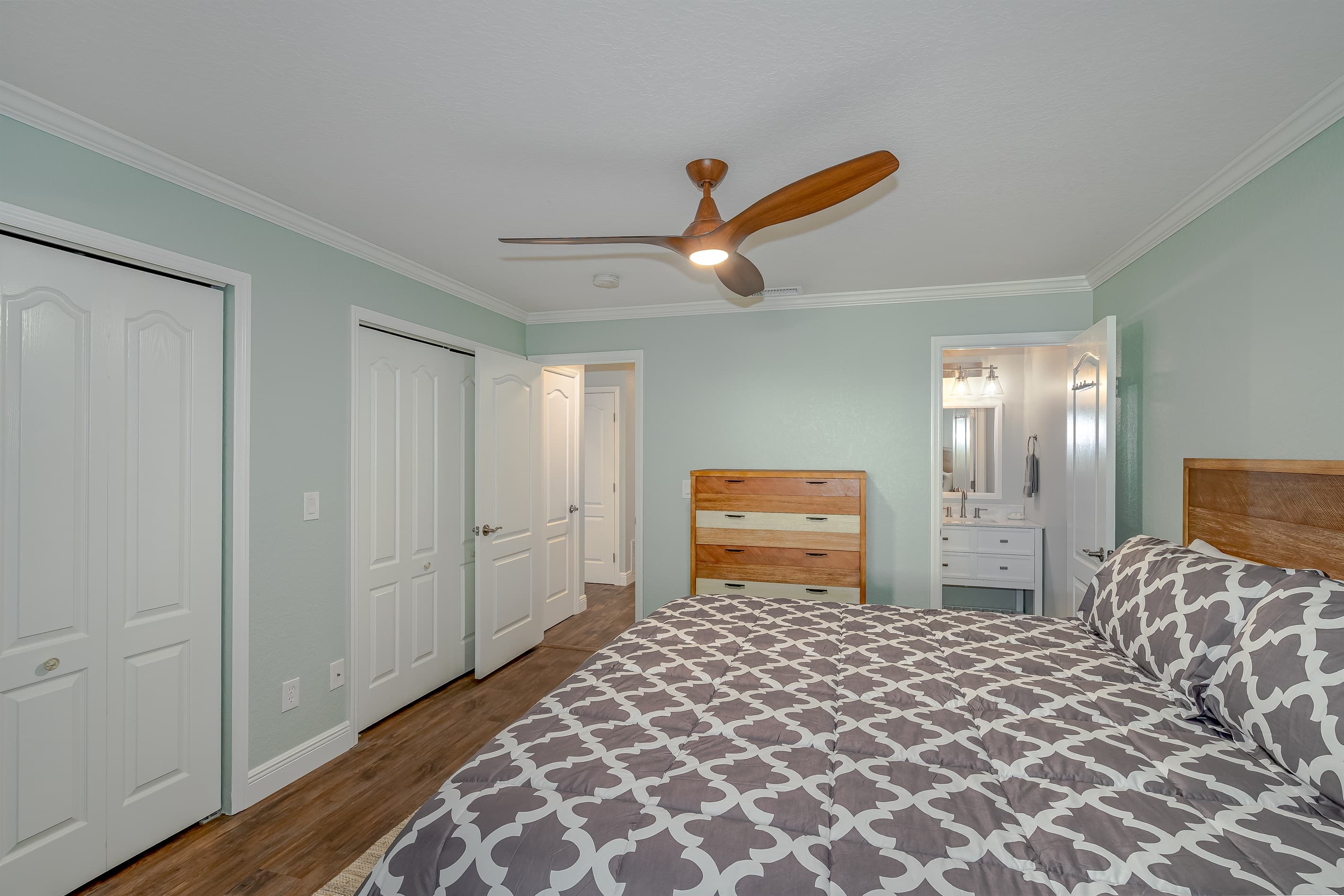 Master Bedroom w/ King Bed and Ensuite