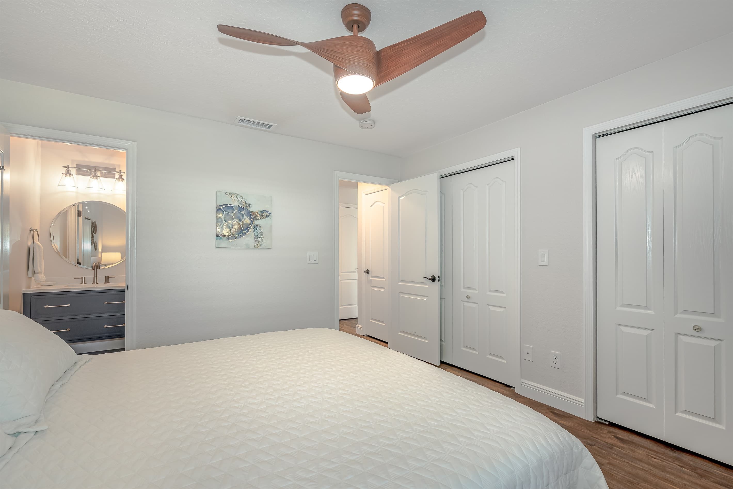 Master Bedroom w/ King Bed and Ensuite