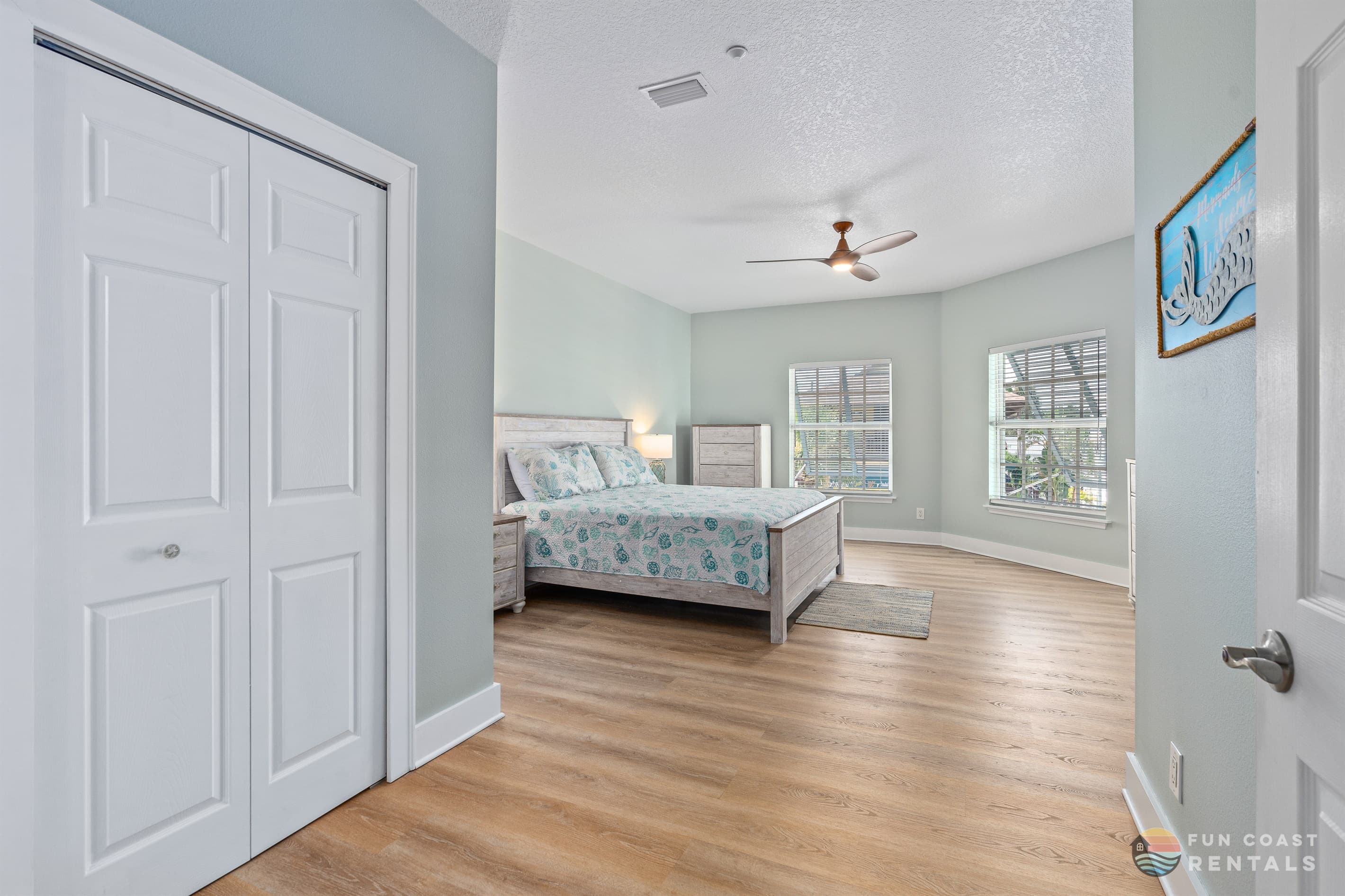 Huge Master Bedroom w/ King Bed