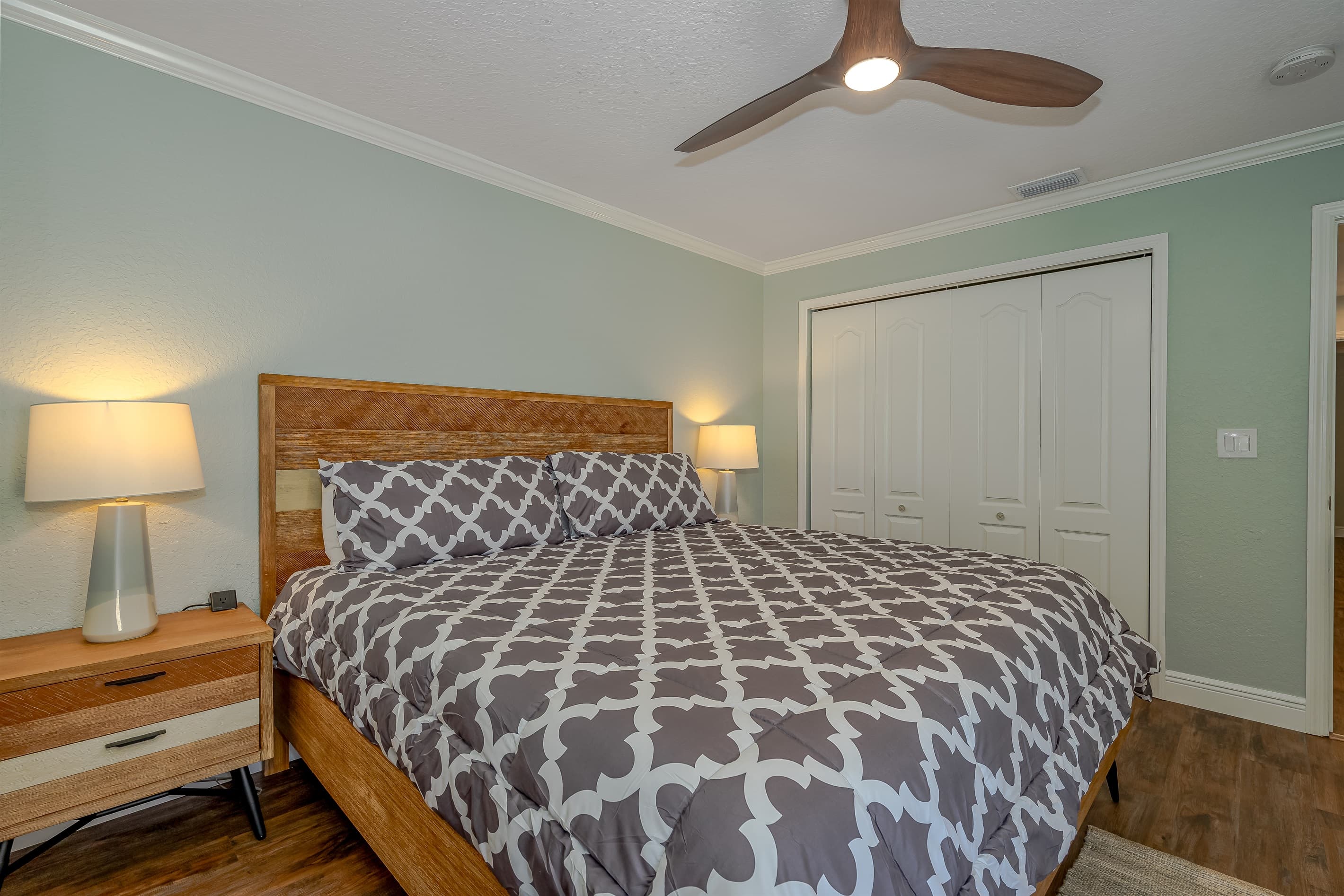 Endless Summer Second Bedroom w/ King Bed