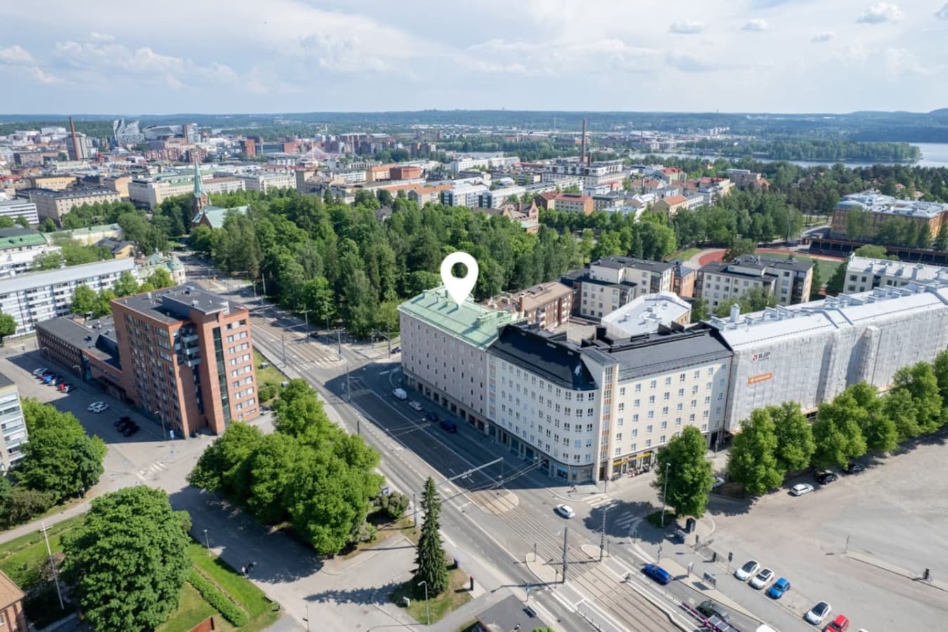 Property is located right next to the Hämeenpuisto park in Tampere downtown