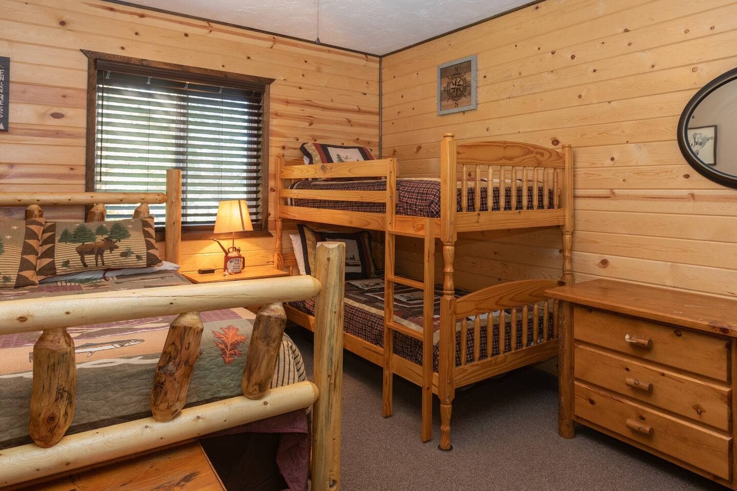 Bedroom 3: Queen and twin bunk beds and smart TV family!