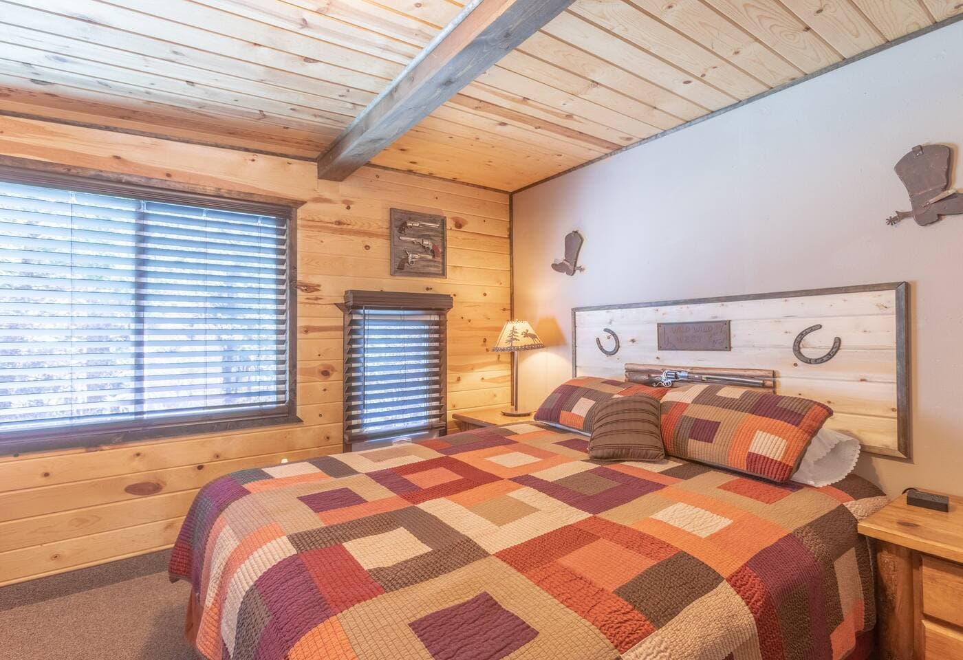 Bedroom 4: Queen Bed with TV 