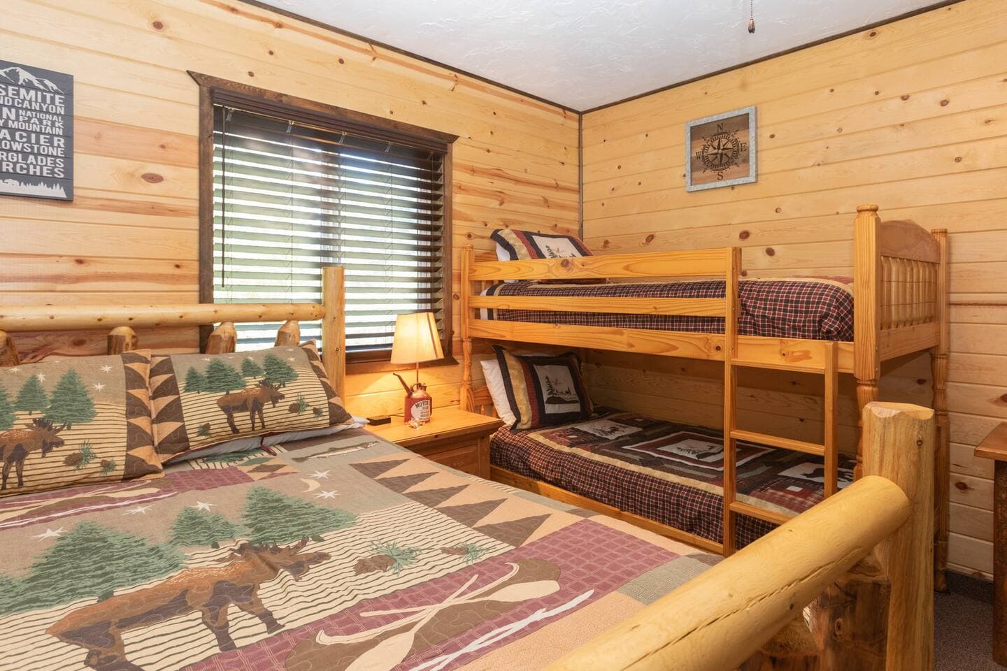 Bedroom 3: 2 Twin size bunkbeds provides extra sleeping for families.