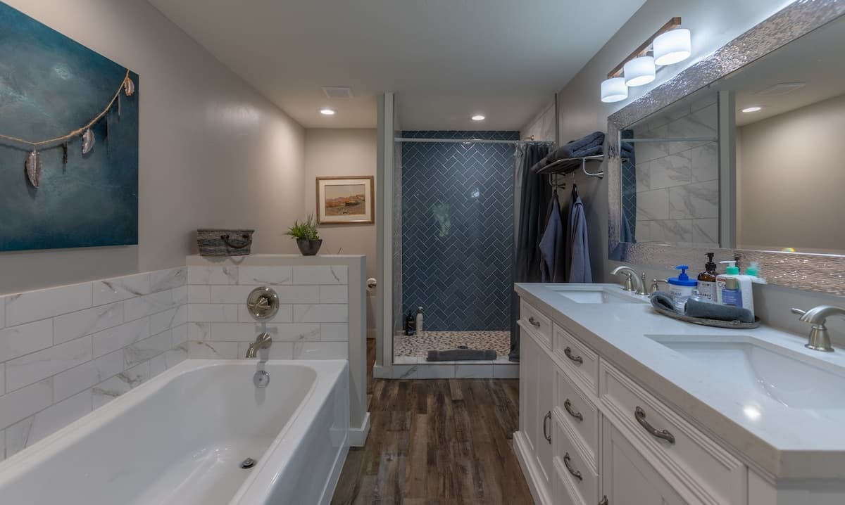Private primary en suite features double sinks, a soaking tub and tiled shower.