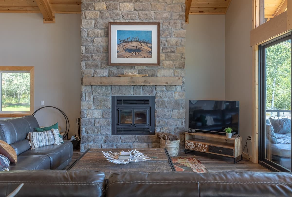Plan your activities with family and friends at our living room.