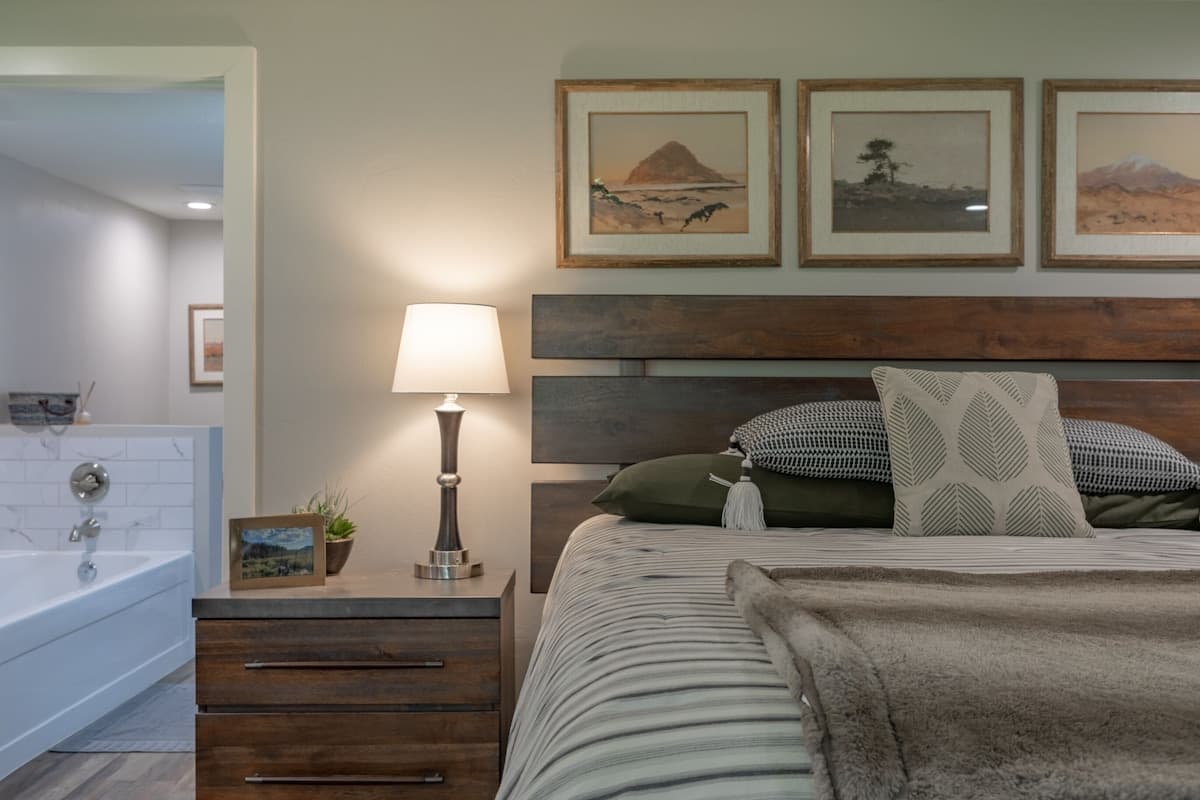 Inviting primary bedroom with en suite bathroom – King Bed with TV