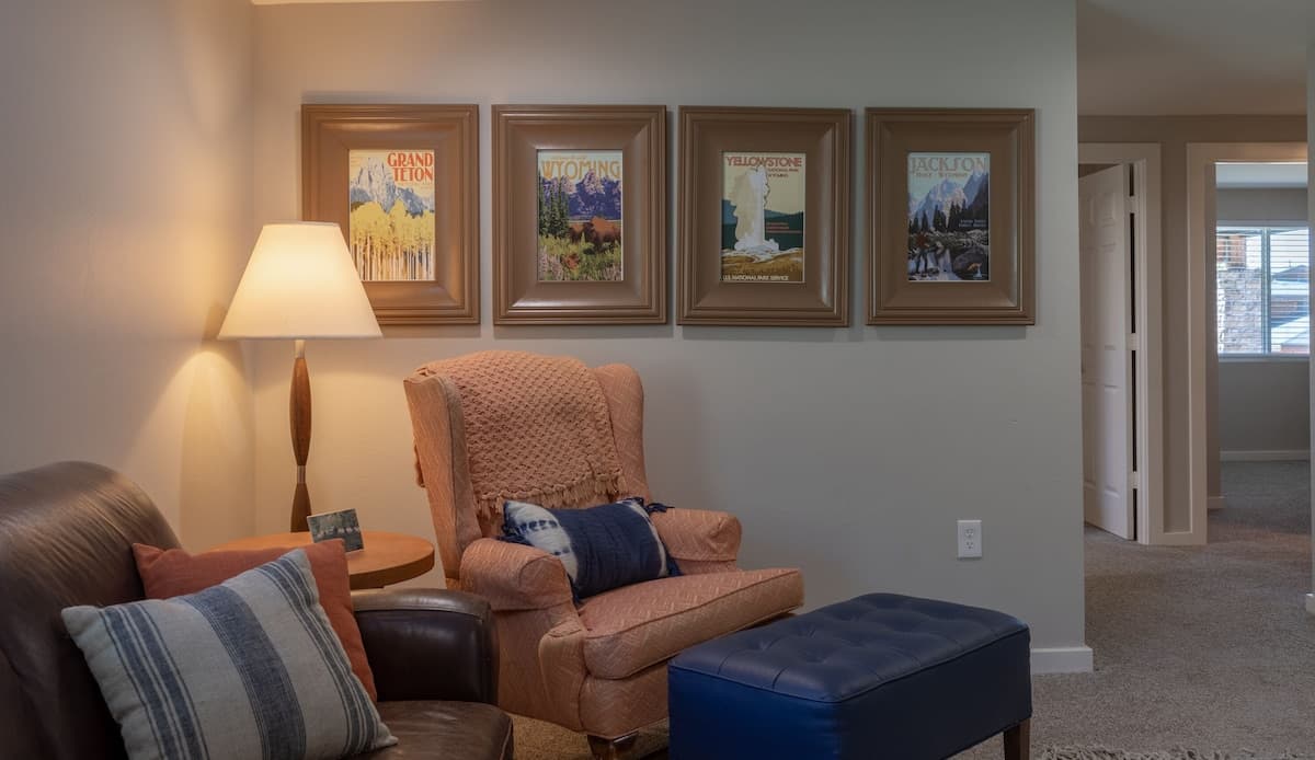Sitting area in the primary suite where you can relax in peace after a day of adventuring!