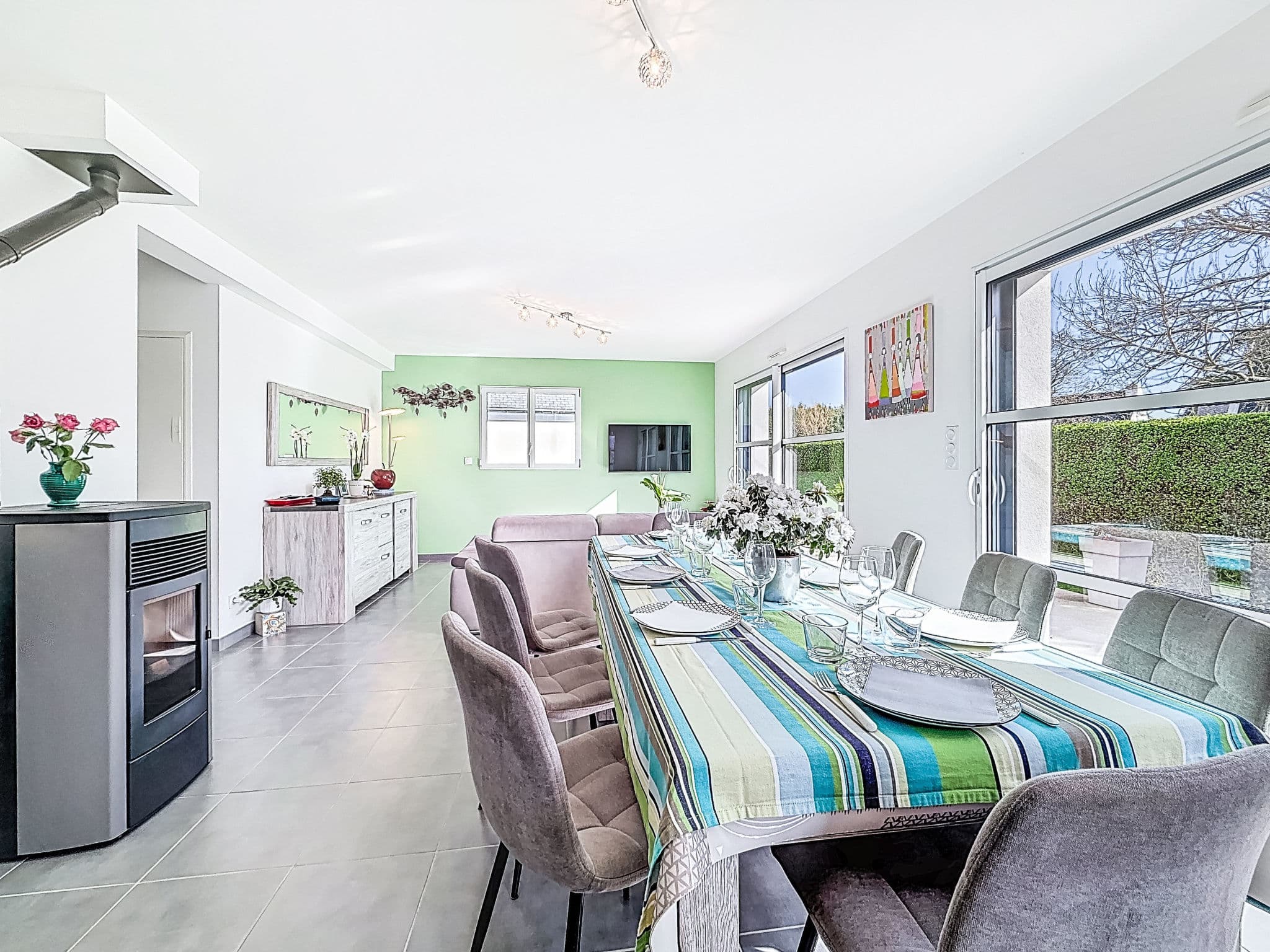 Kitchen / Dining Room