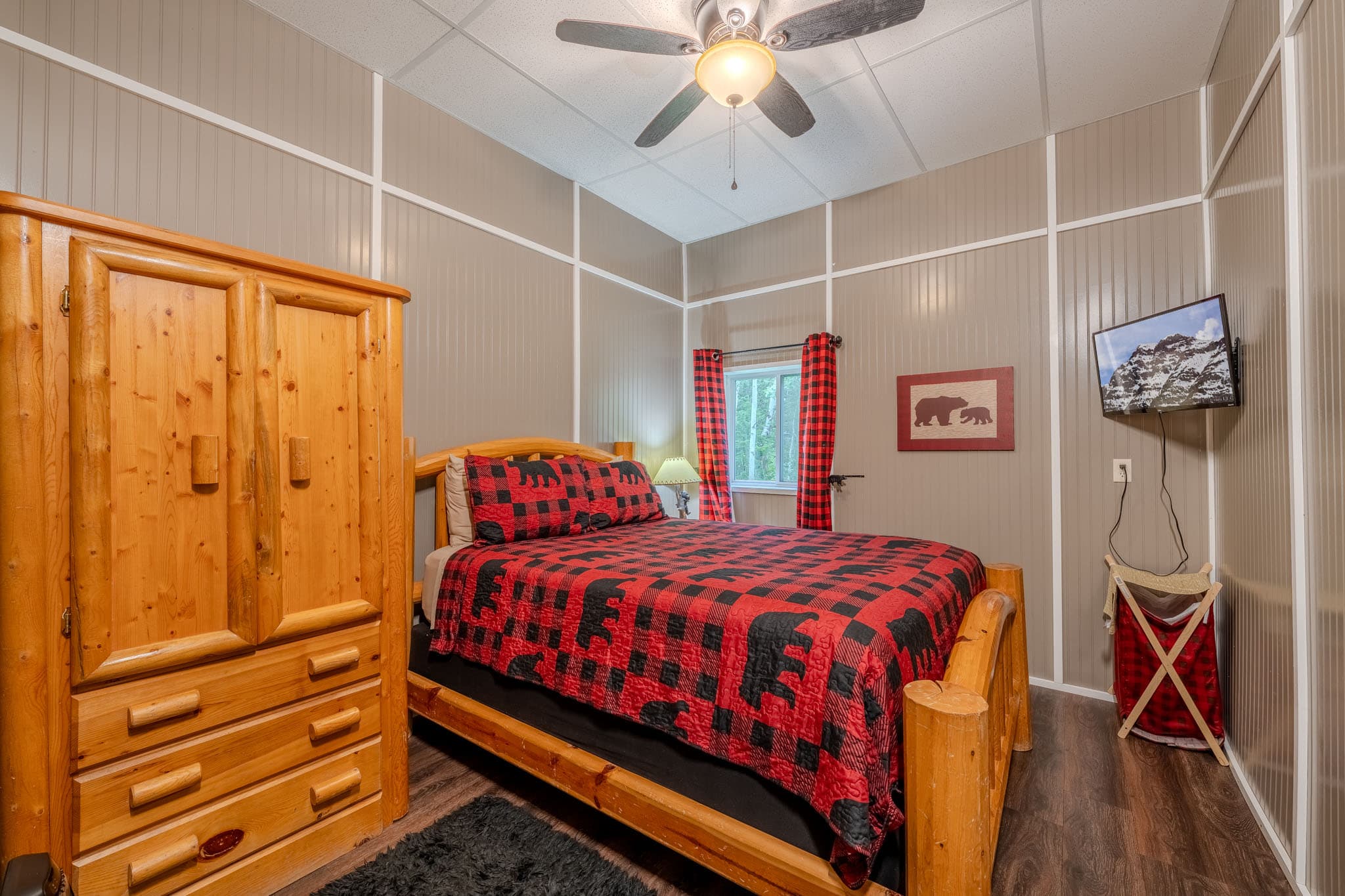 Bear Room - Queen Bed