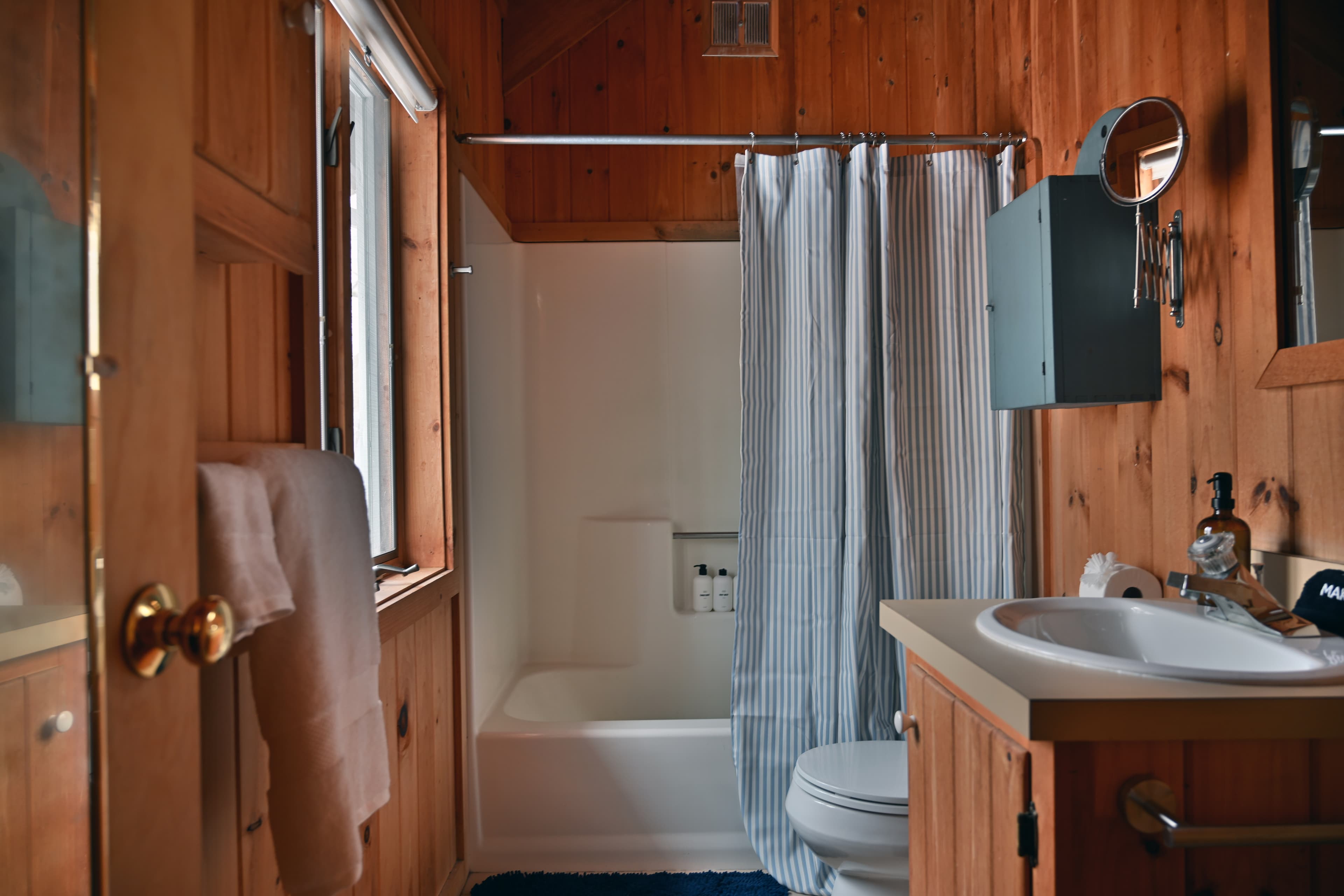 View of the upstairs "blue" bathroom.