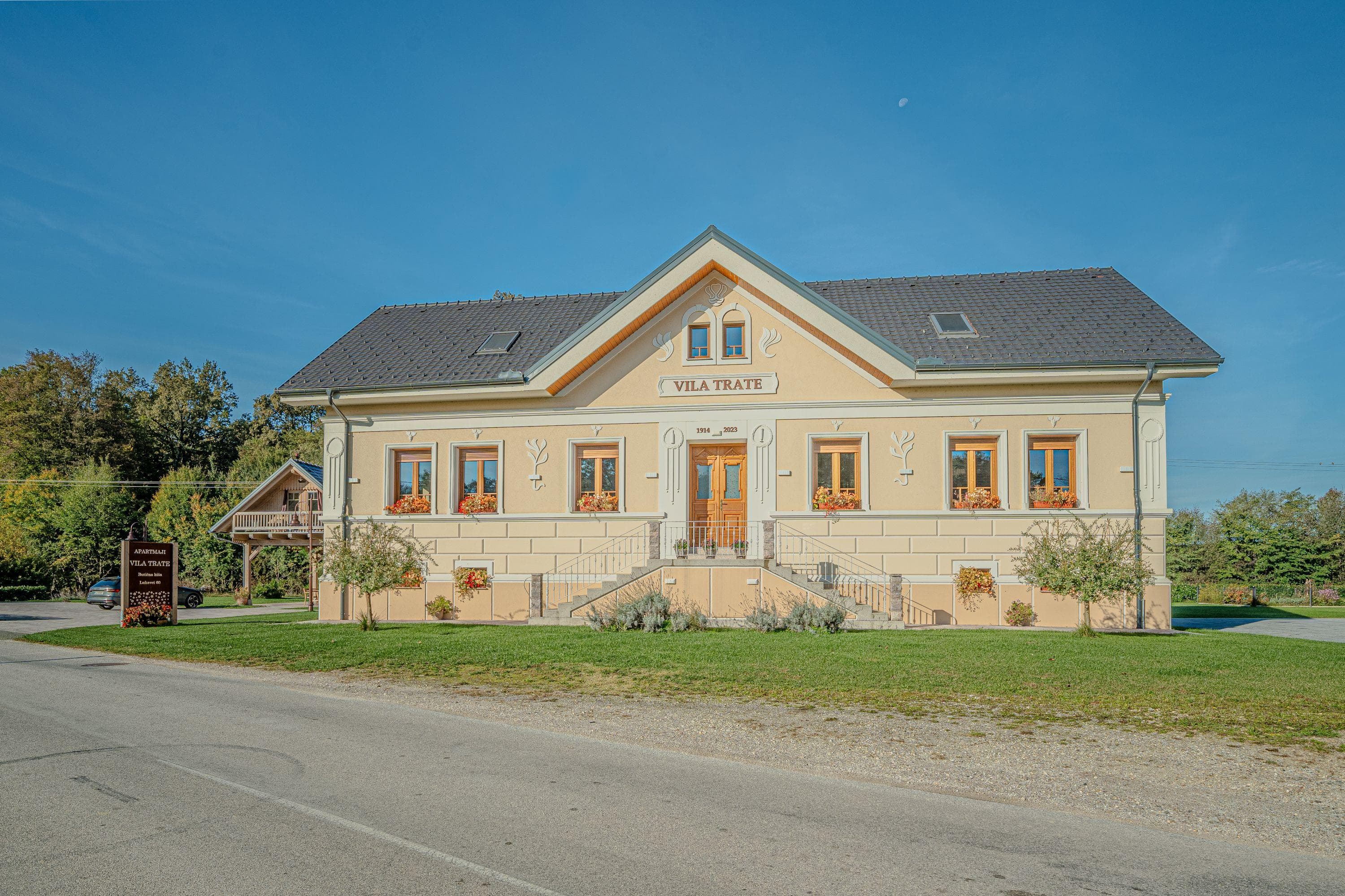 Gallery Image 13