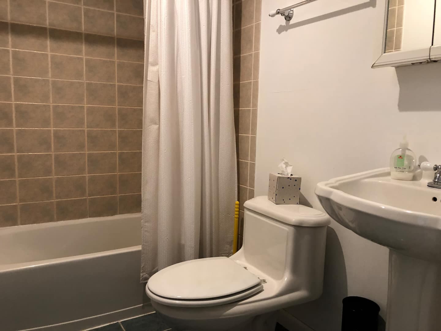 Shower/tub