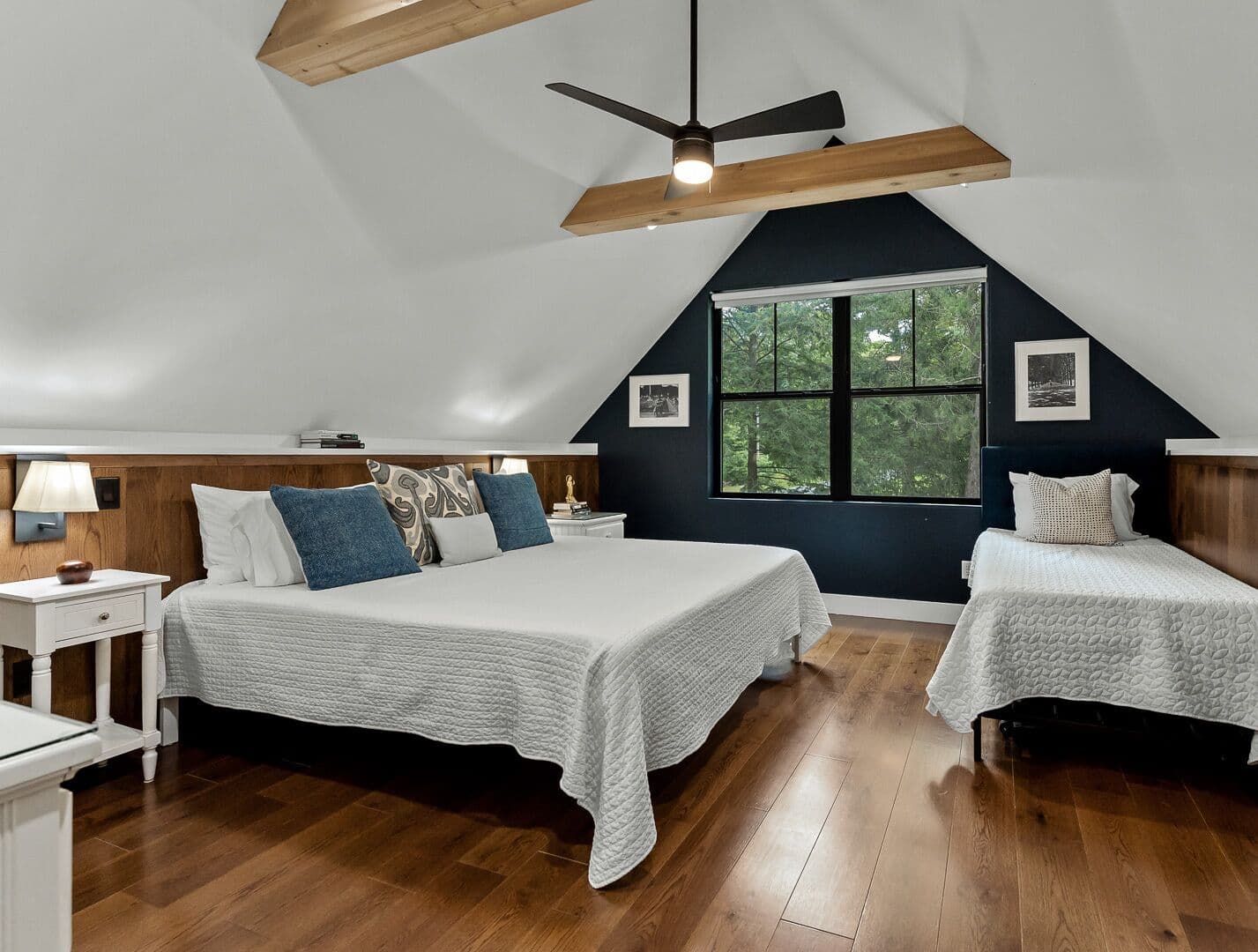 Bedroom 2: King and twin beds, ensuite bathroom