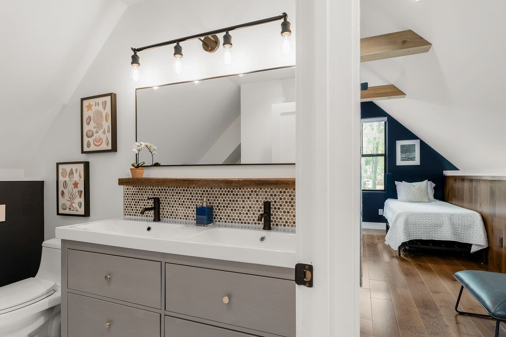 The blue en suite bathroom.