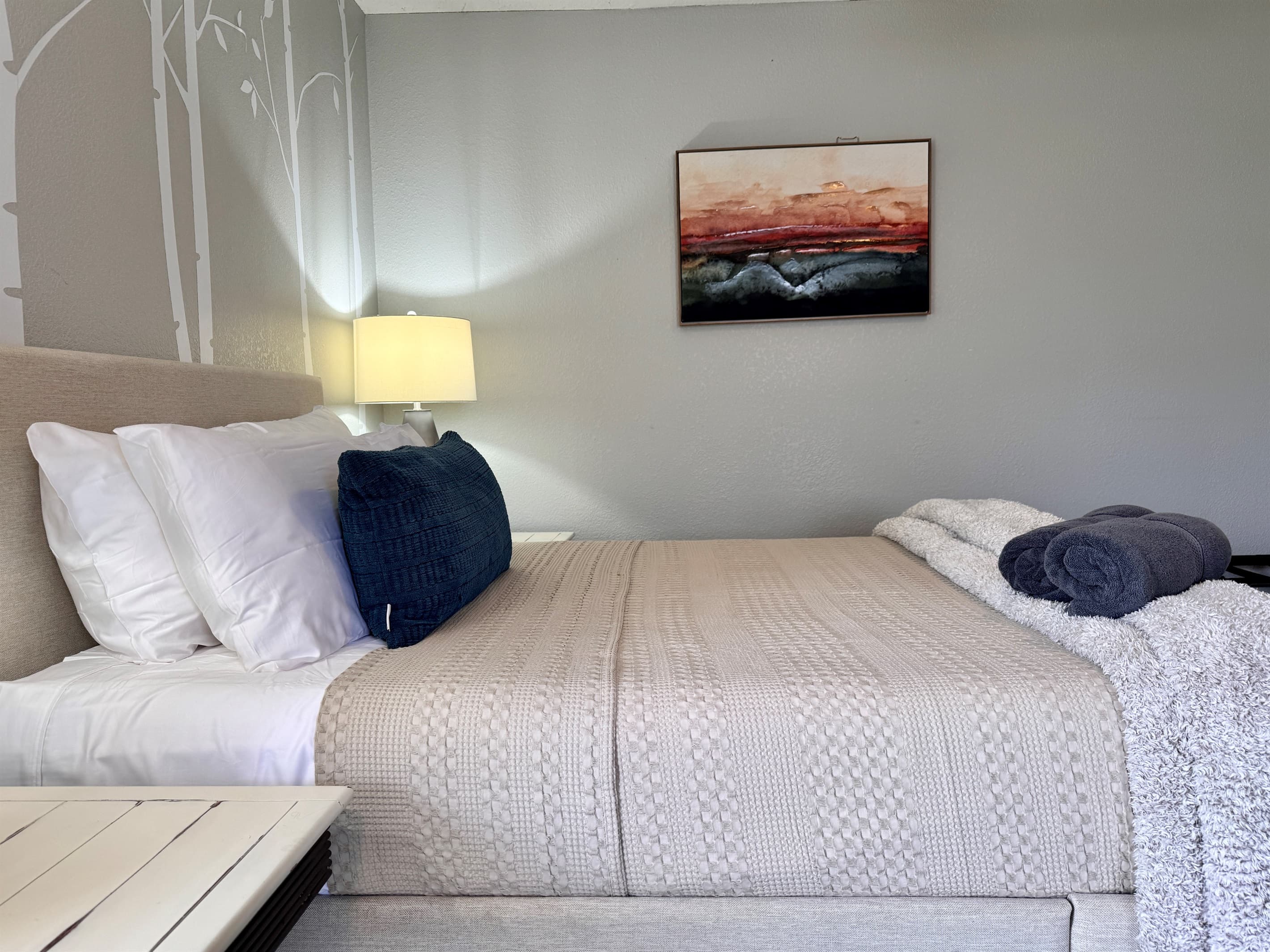 USB and outlet plugs available on each side of the bed to easily plug in all of your electronics without having to rummage around.