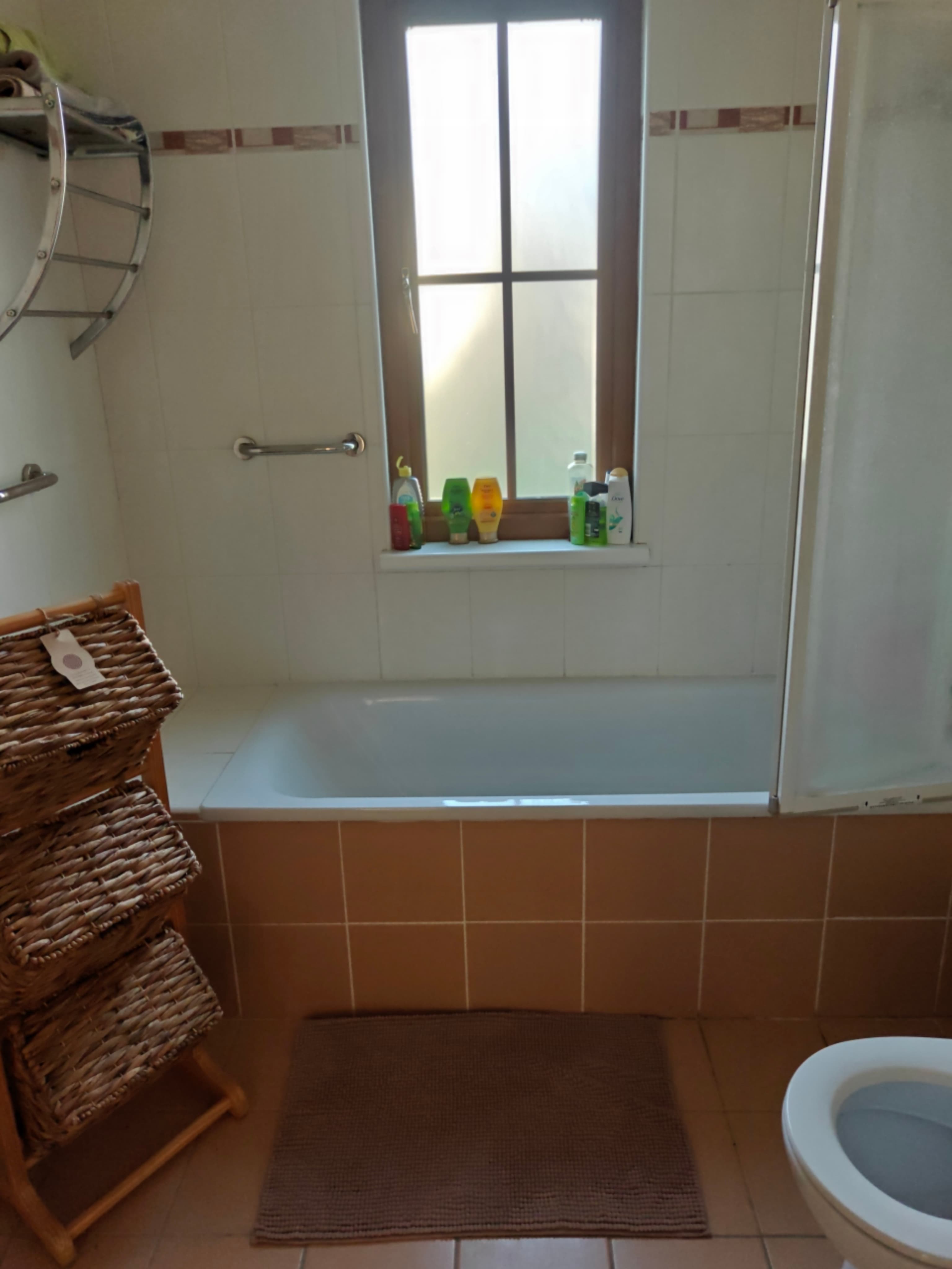 35 Ground Floor Main Bathroom