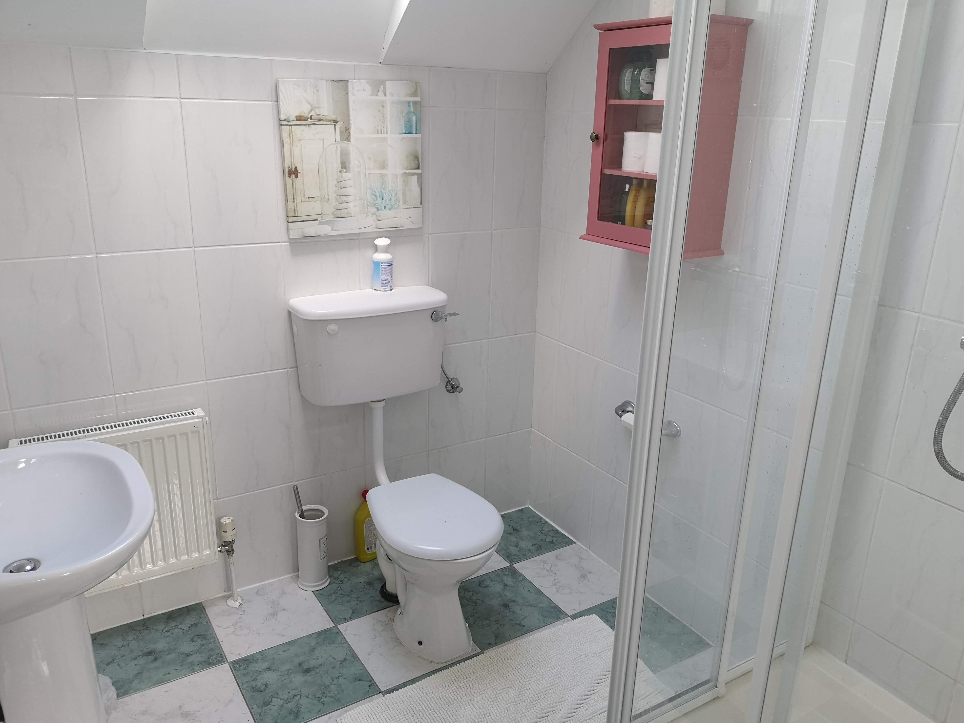 48 First Floor Bathroom