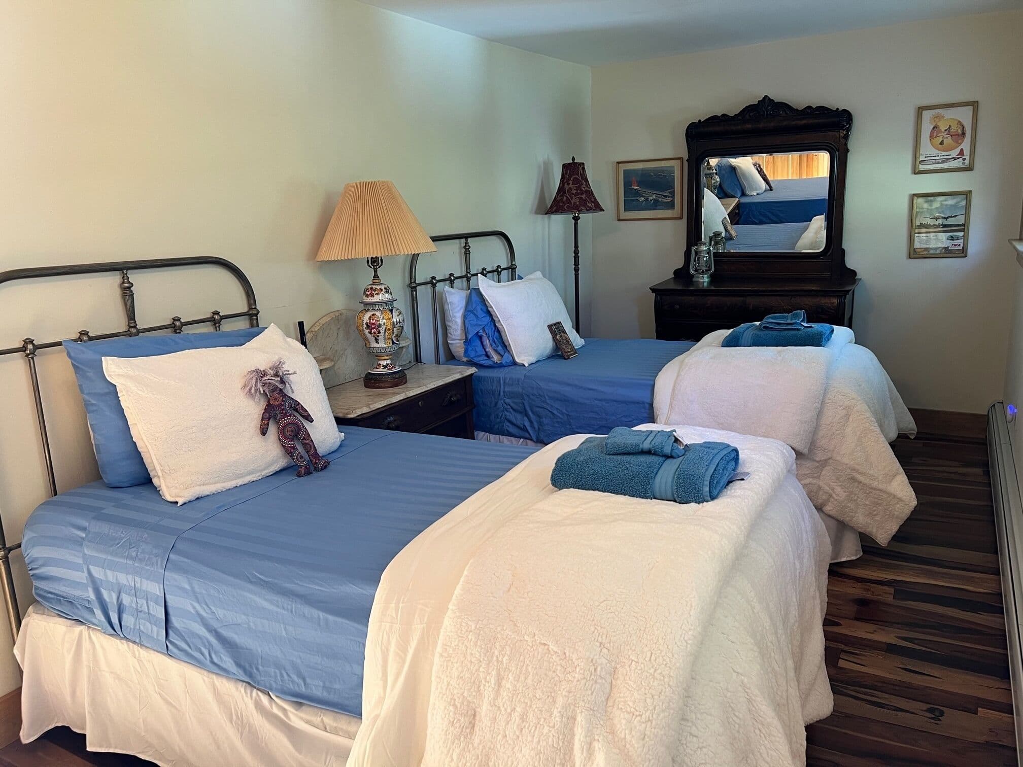UGG comforters in the 2nd floor Twin bedroom. Large streaming TV. Hall bath.