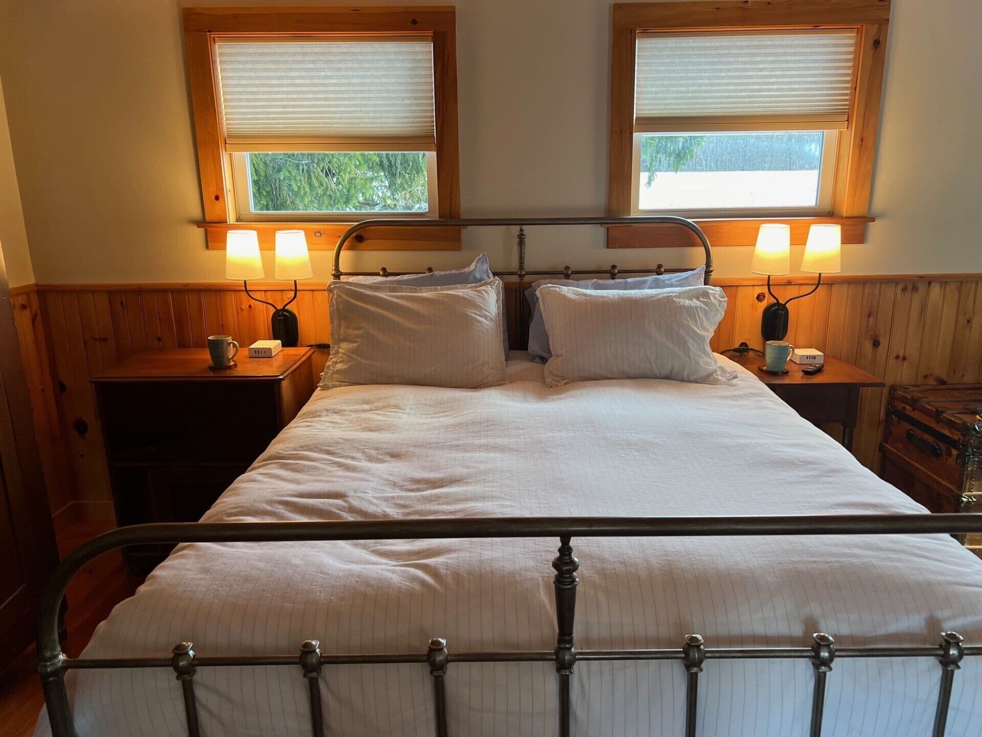 Upper floor large queen with ensuite bathroom