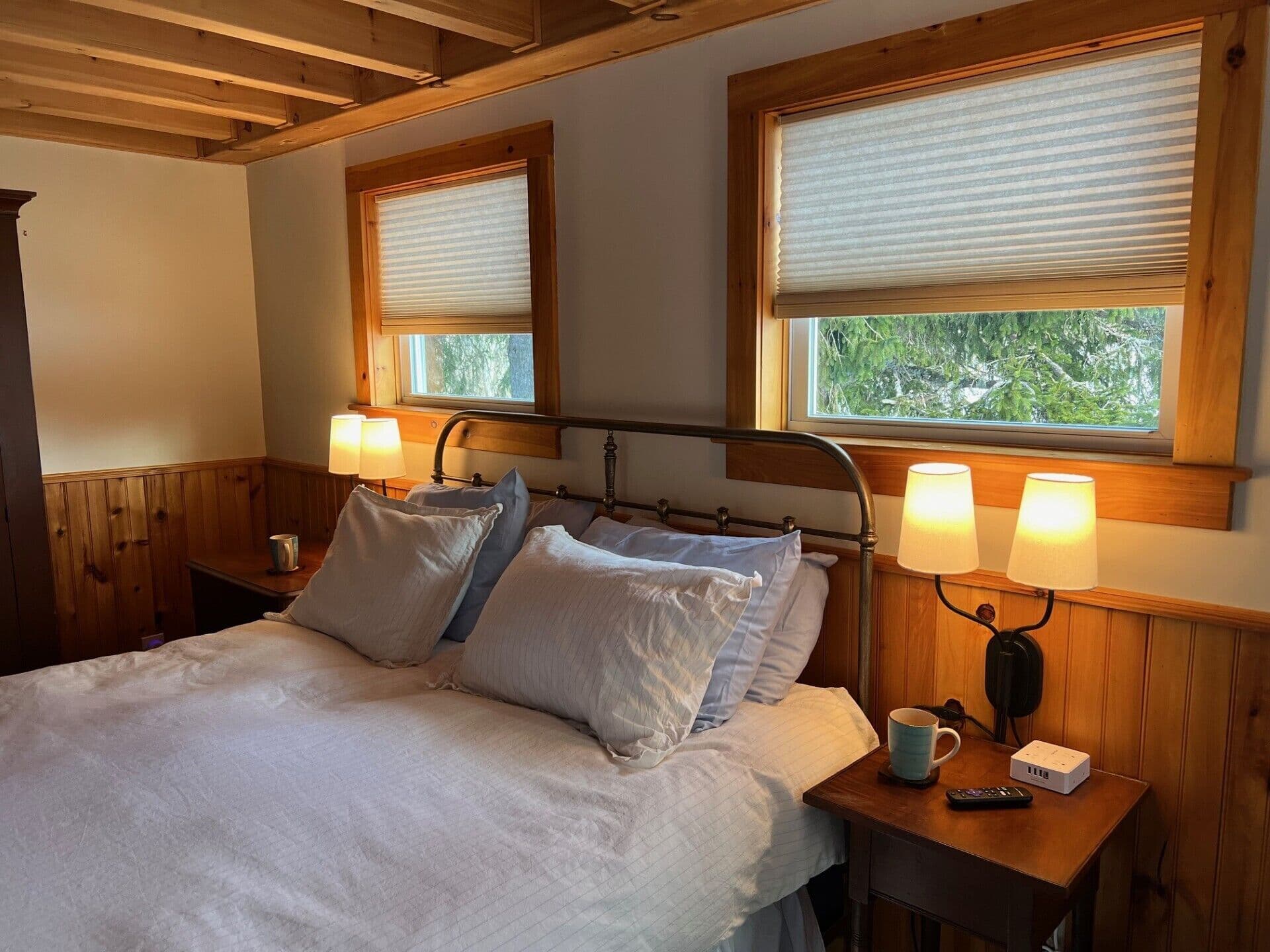 Upper floor large queen with ensuite bathroom