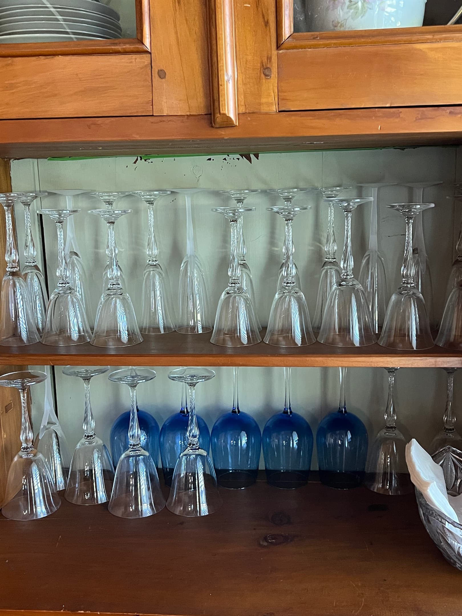 red and white wine glasses