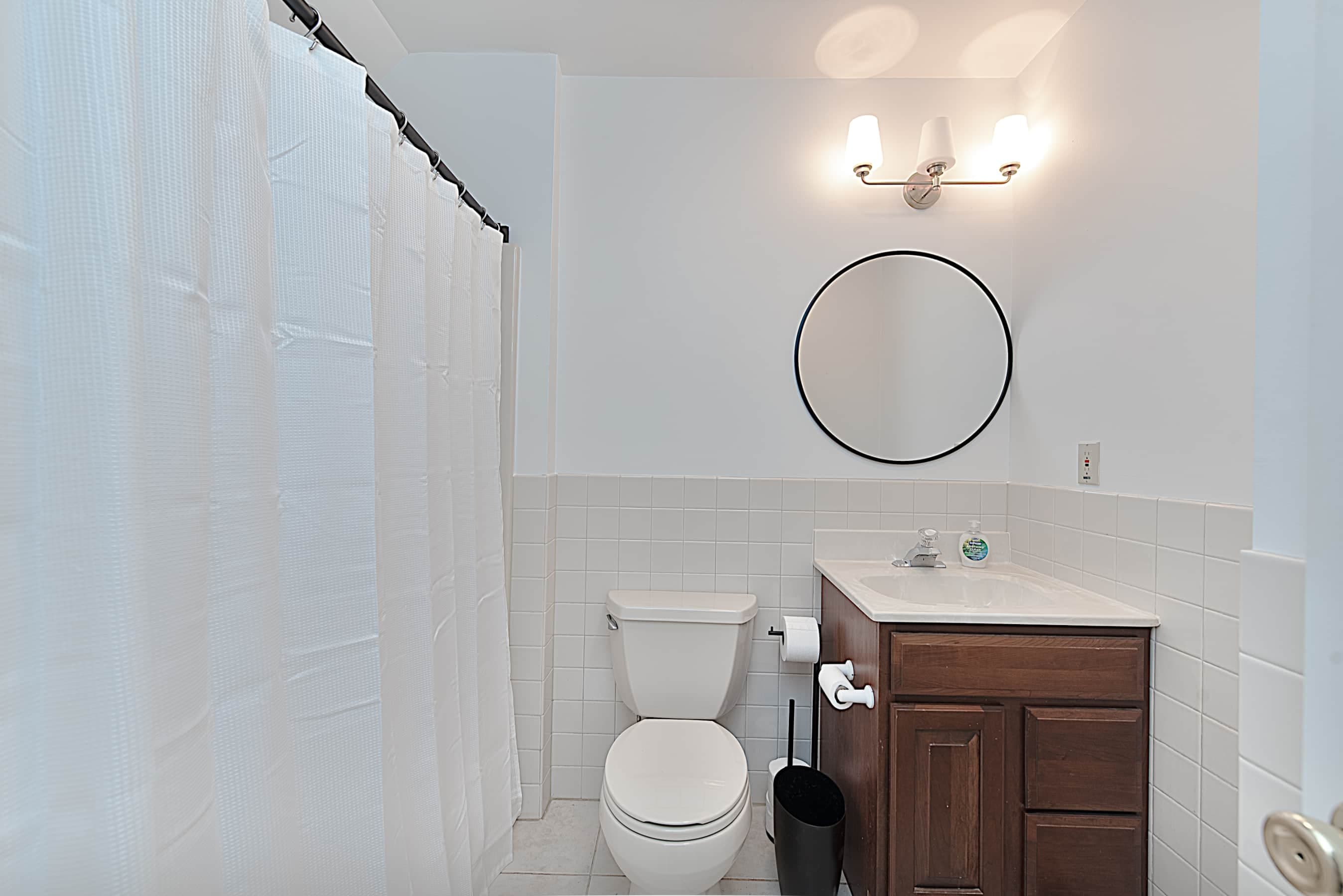 Studio's Bathroom with Shower Tub Combo