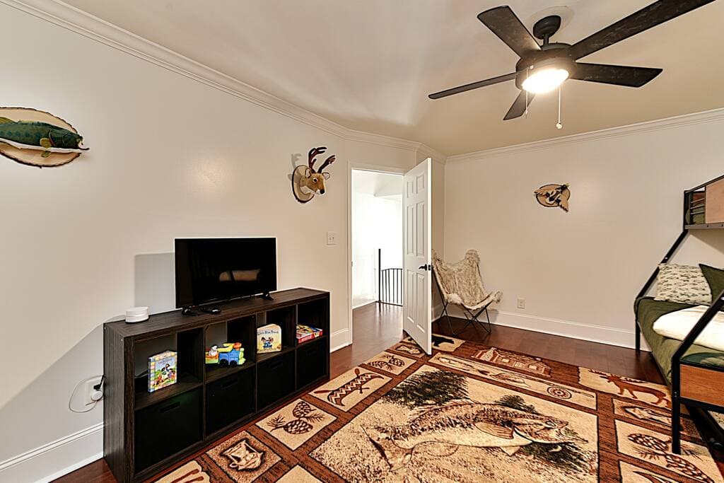 Bunk room with toys