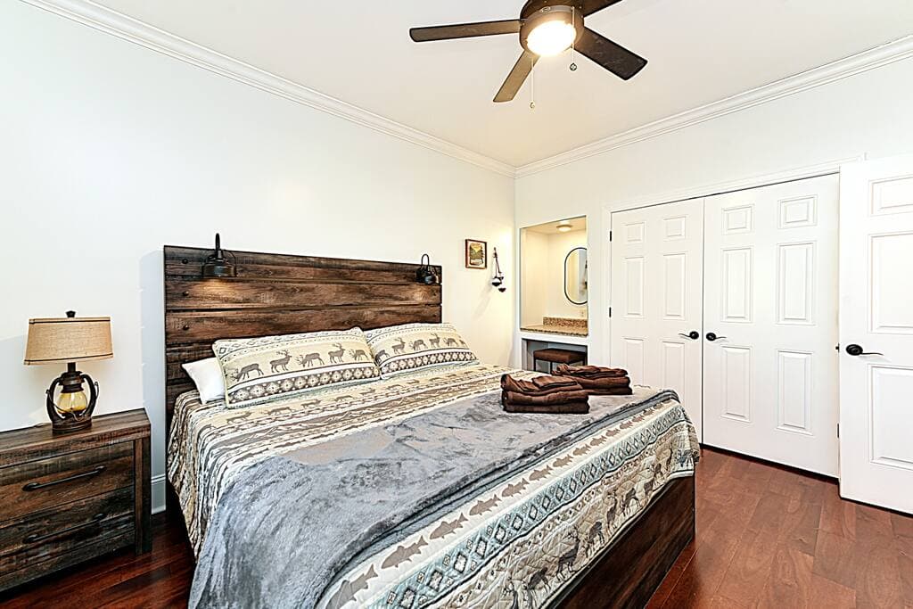 King Bed with a comfy mattress