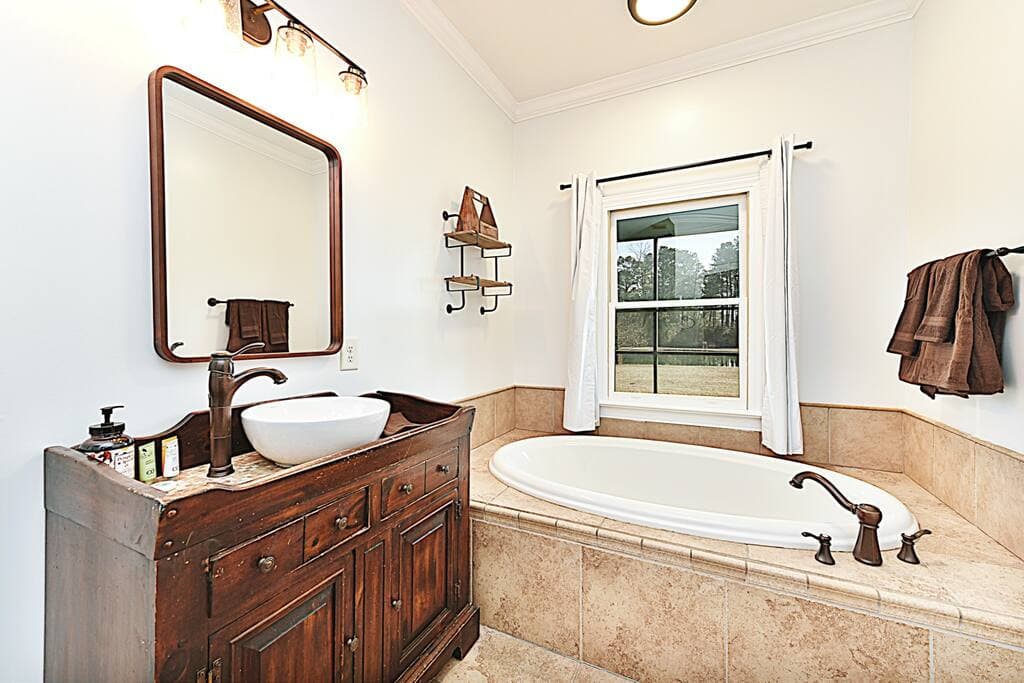 Master Bathroom
Soaker Tub with views of the Pond