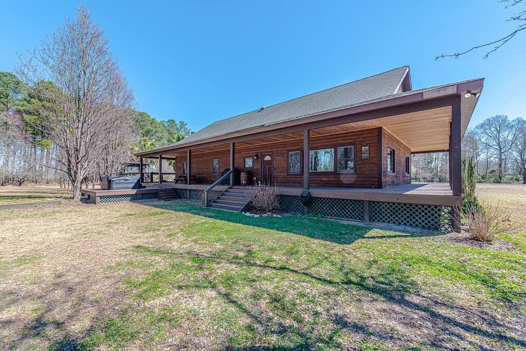 Off the Grid
8 acre property
Secluded Cabin