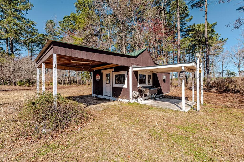 Separate 1 Bedroom Cottage for an extra $50 a night.