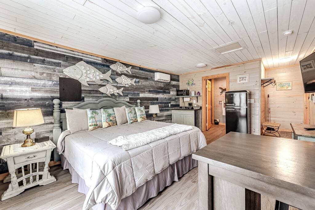 Unique Design and Large Comfy Bed