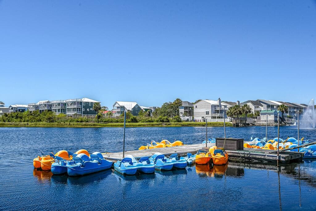 Rent a pedal boat at the Lake Nearby