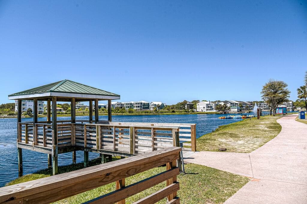 Take a stroll around CB Lake