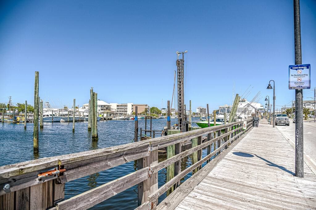 Marina nearby for fishing charters or cruises
Walking Distance from Island Breeze