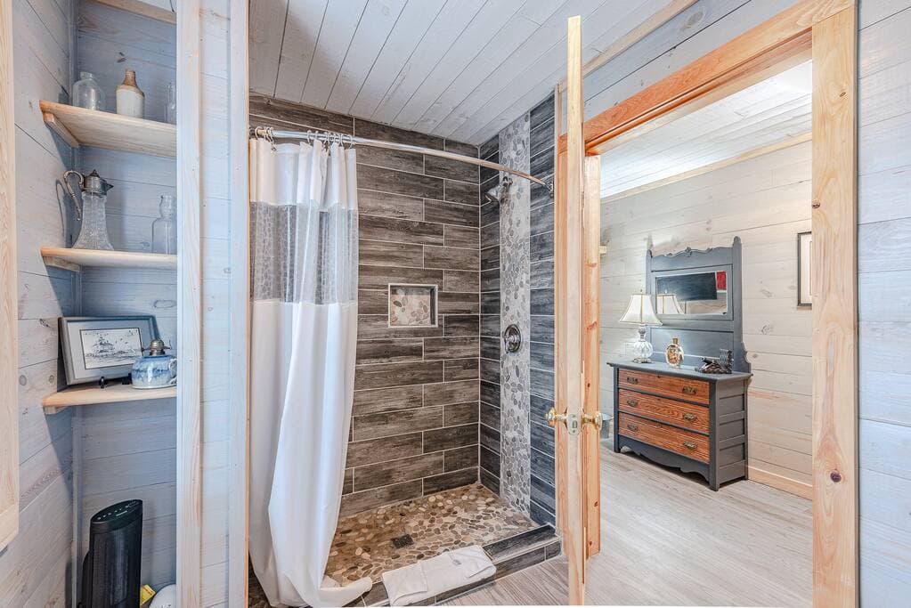 Custom shower and tile work in the bathroom